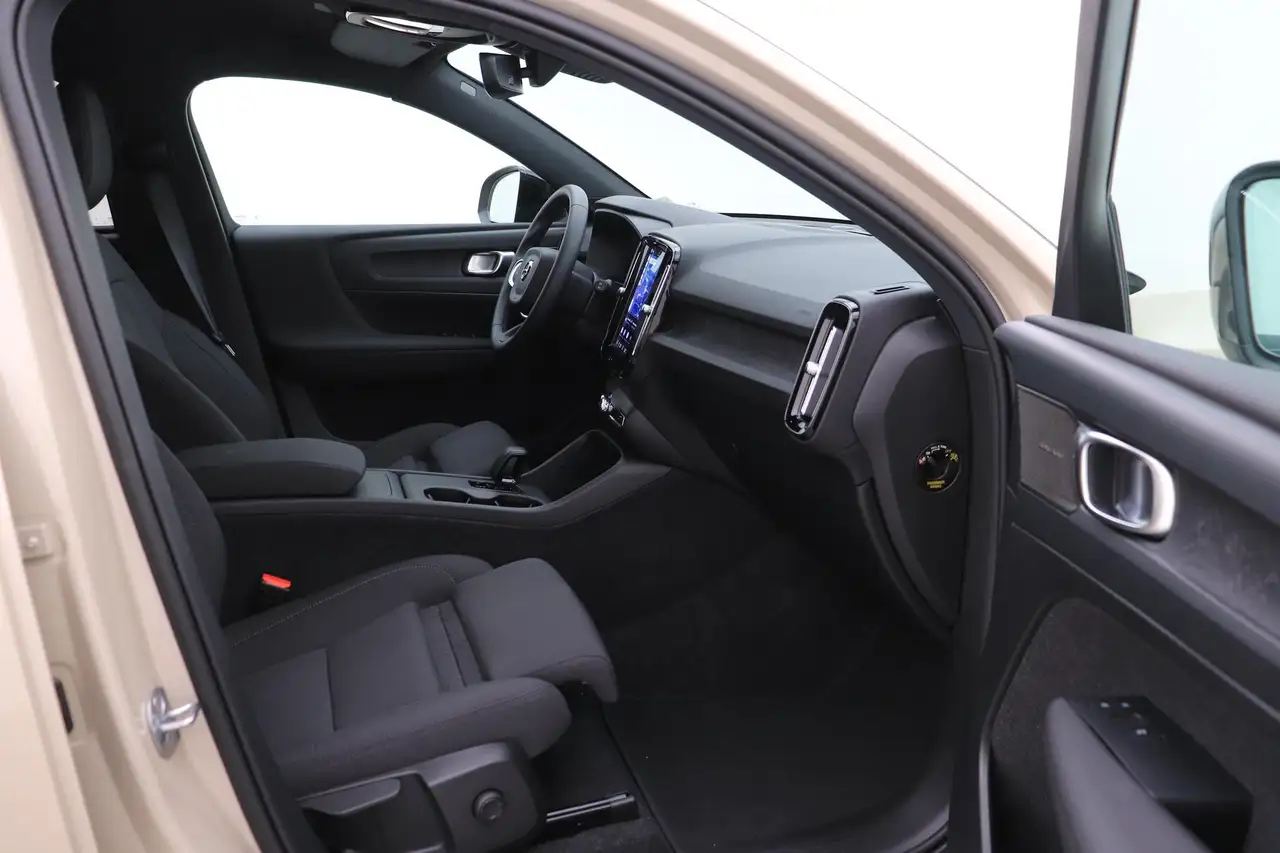 Volvo EX40 2026