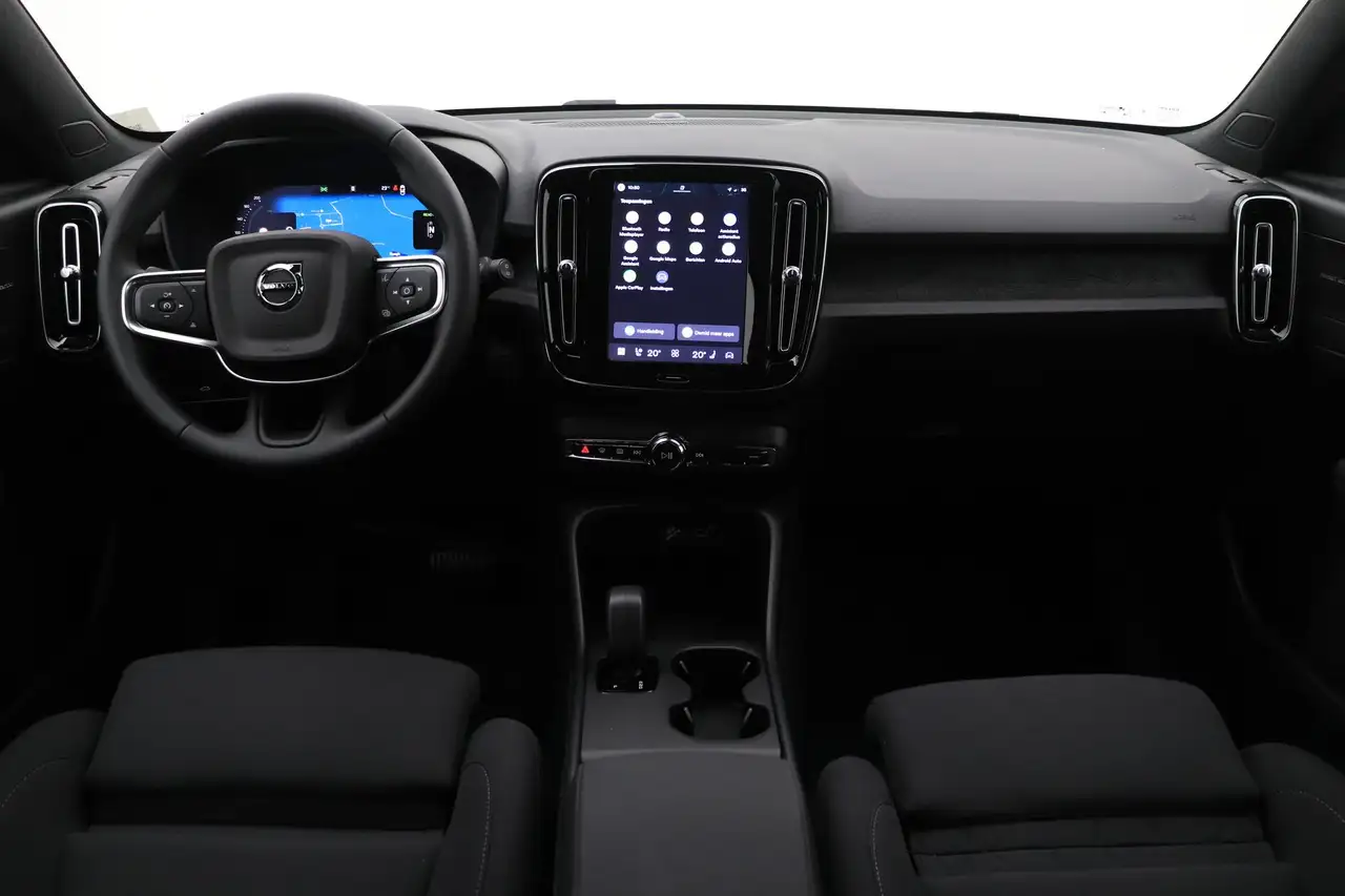 Volvo EX40 2026