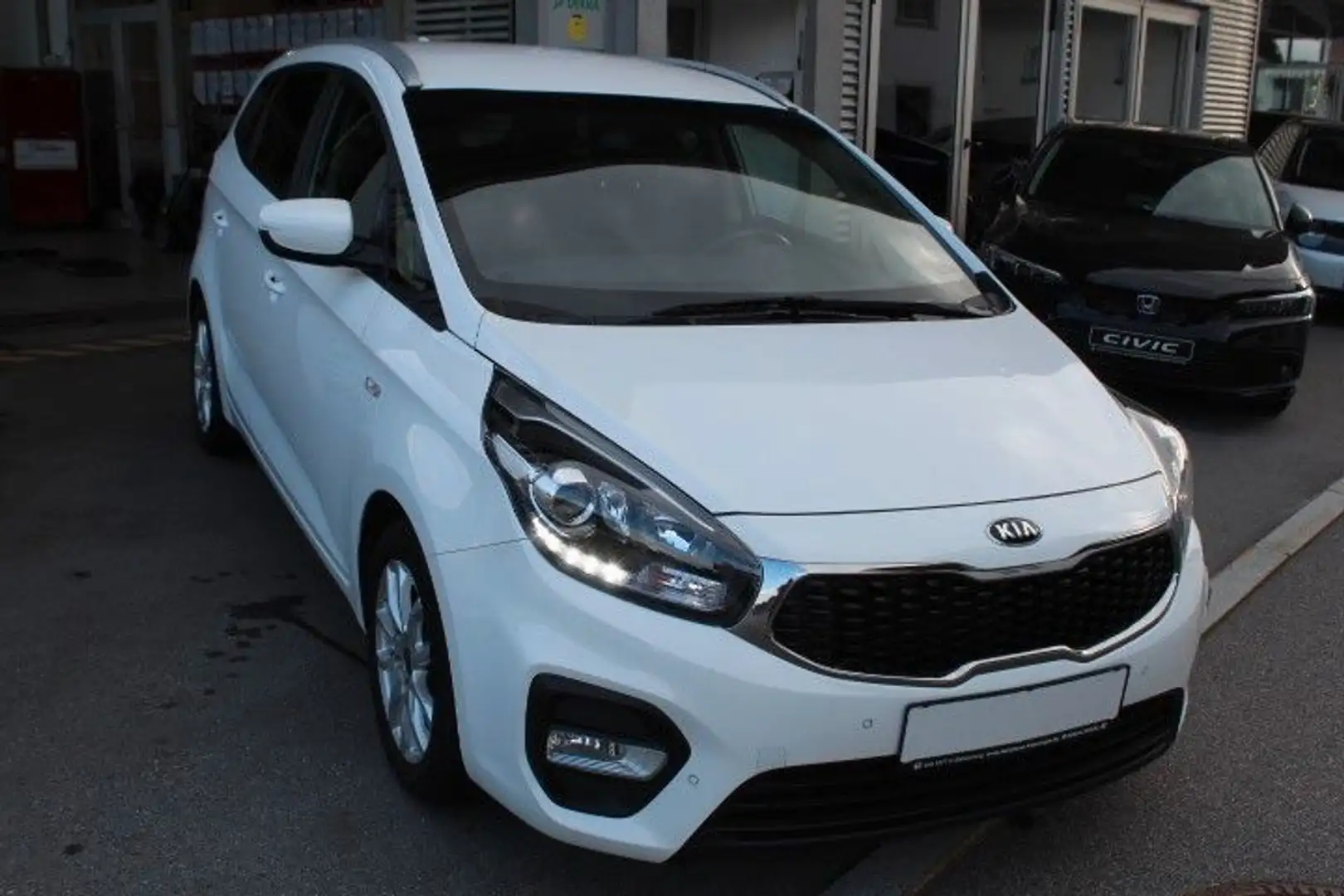 Kia Carens 1.7 CRDi Dream Team Edition Wit - 2
