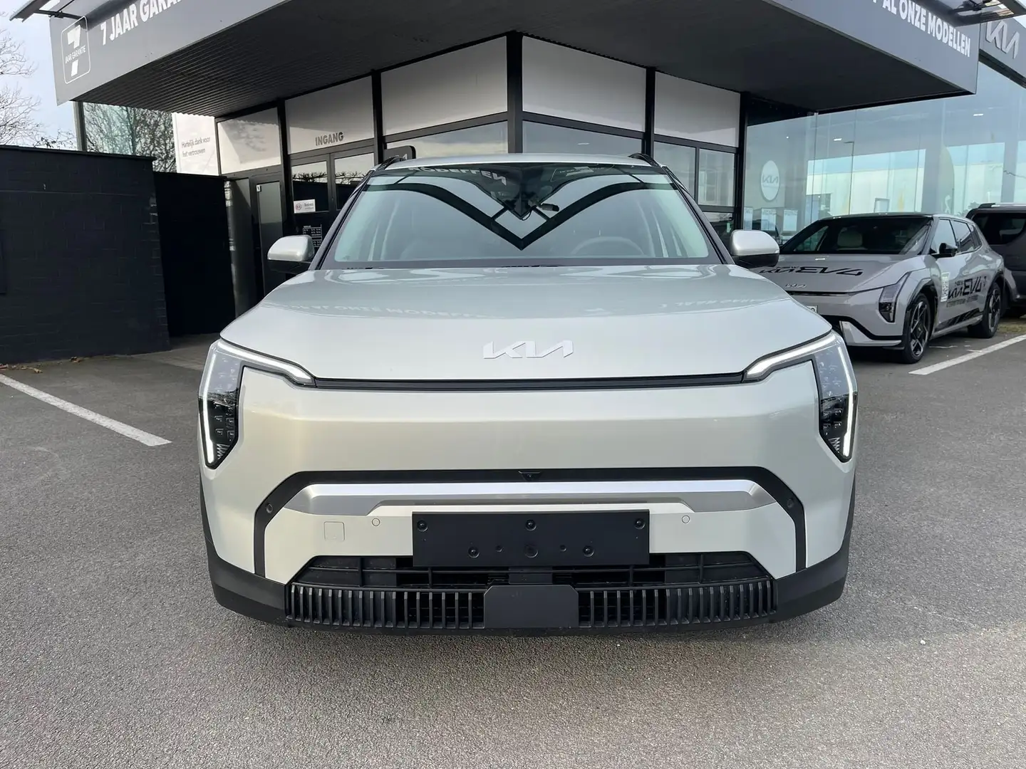 Kia EV3 BUSINESS PLUS 81 kWh - DRIVEWISE PACK - STOCKWAGEN Gris - 2