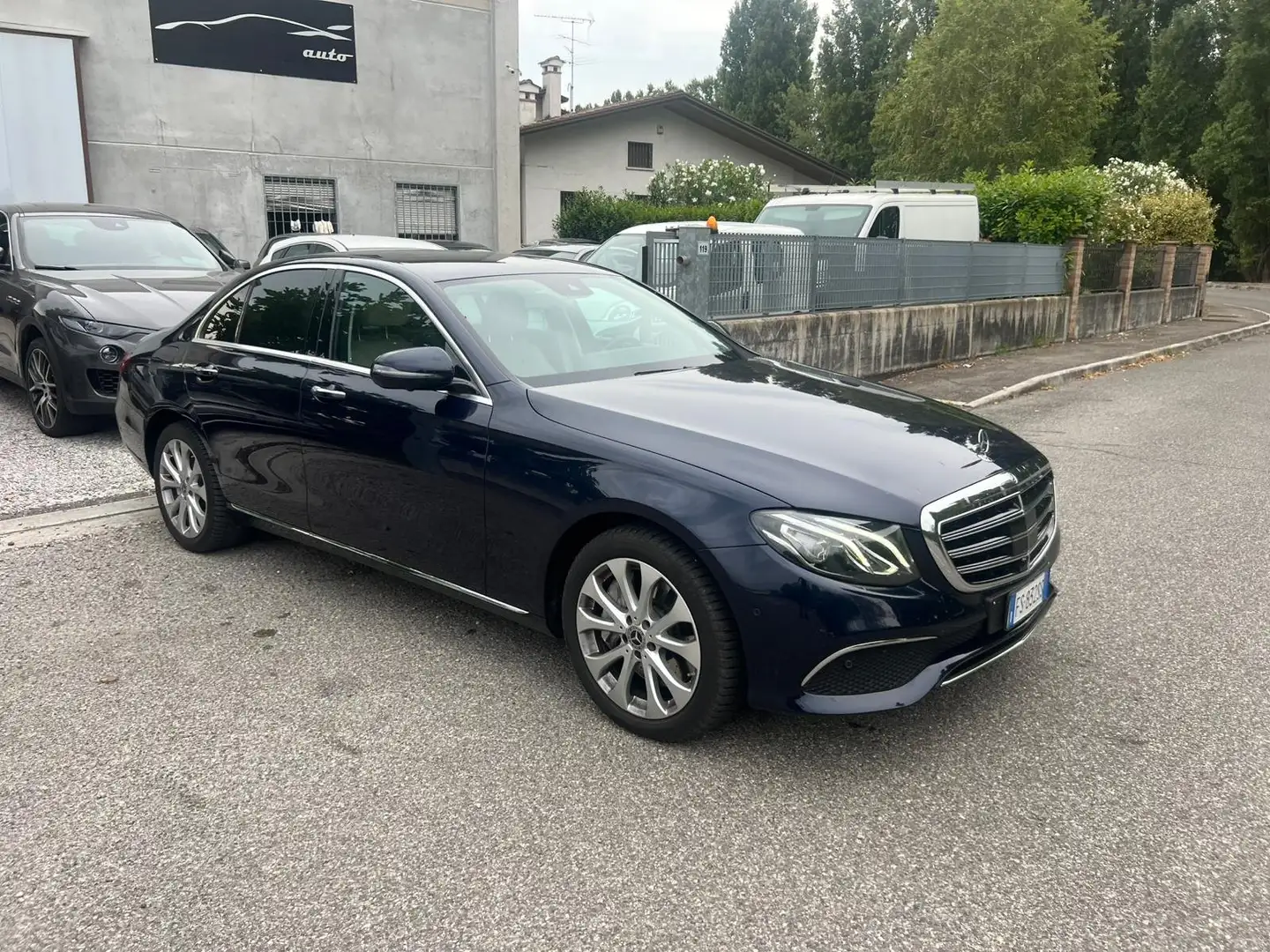 Mercedes-Benz E 400 Noir - 1