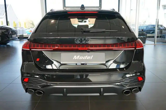 Audi S5 view 4