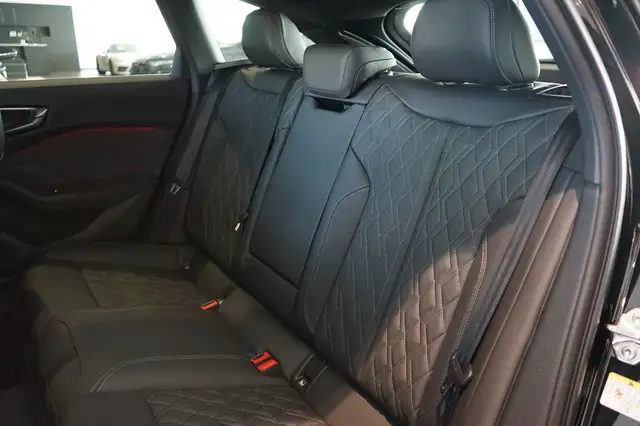 Audi S5 view 9