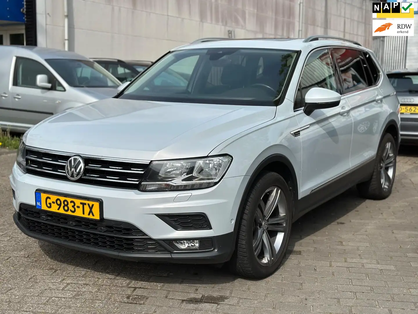 Volkswagen Tiguan Allspace 2.0 TDI Comfortline 5p. BJ: 2018 ACC Camera Cruise Gris - 1