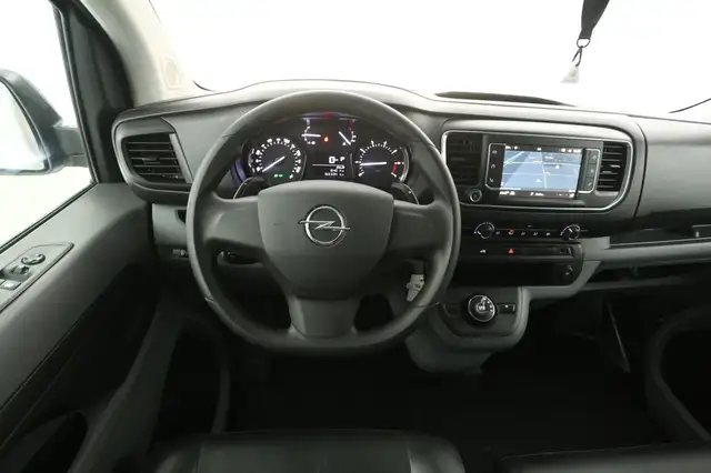 Opel Vivaro view 2