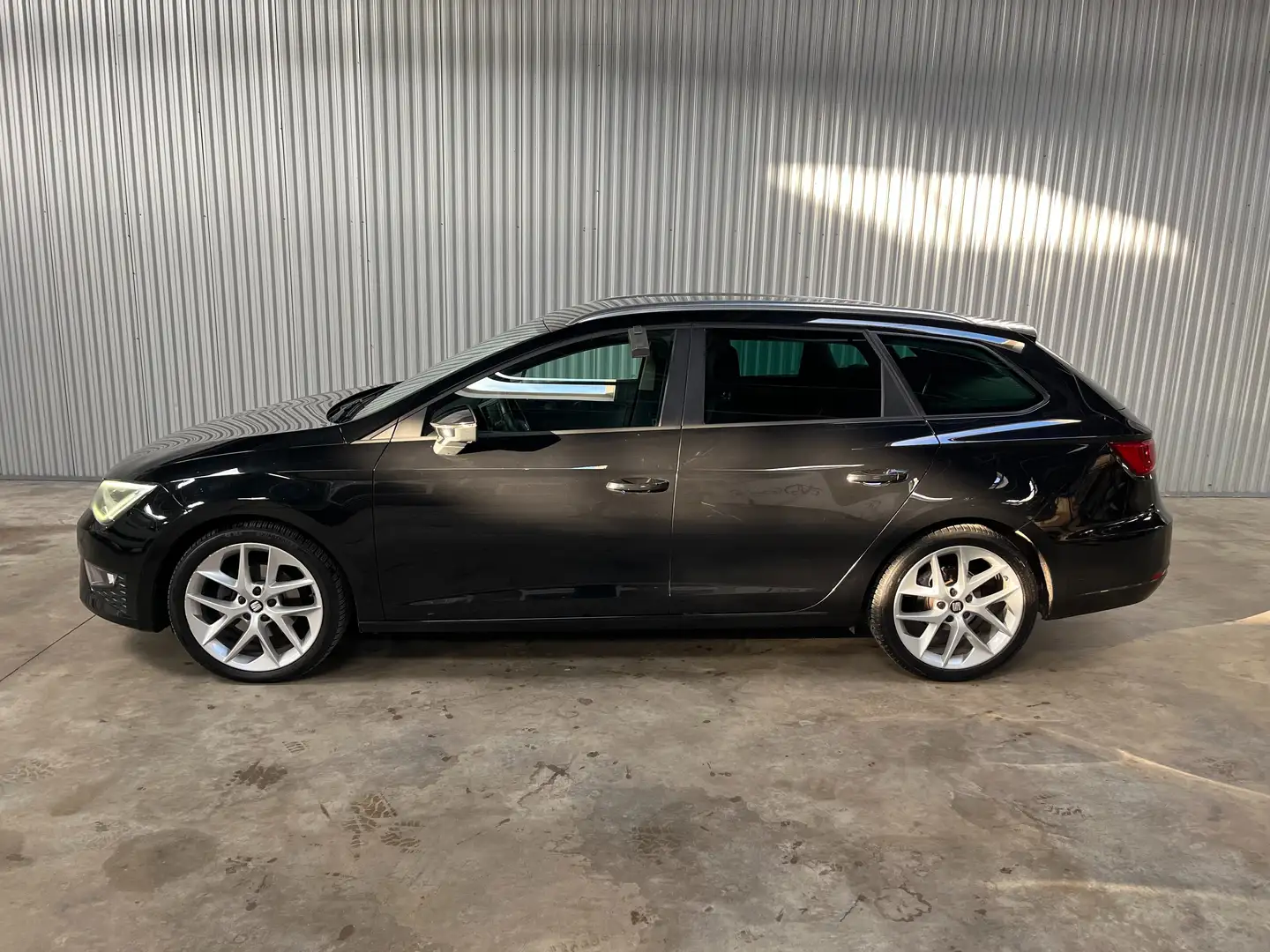 SEAT Leon Leon ST 2.0 TDI FR EXPORTPRIJS Noir - 1