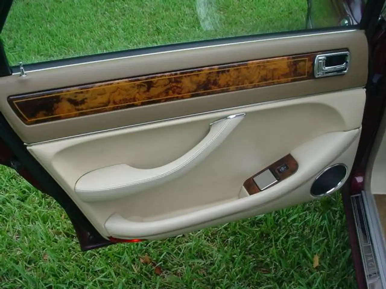 Jaguar XJ снимка Jaguar XJ
