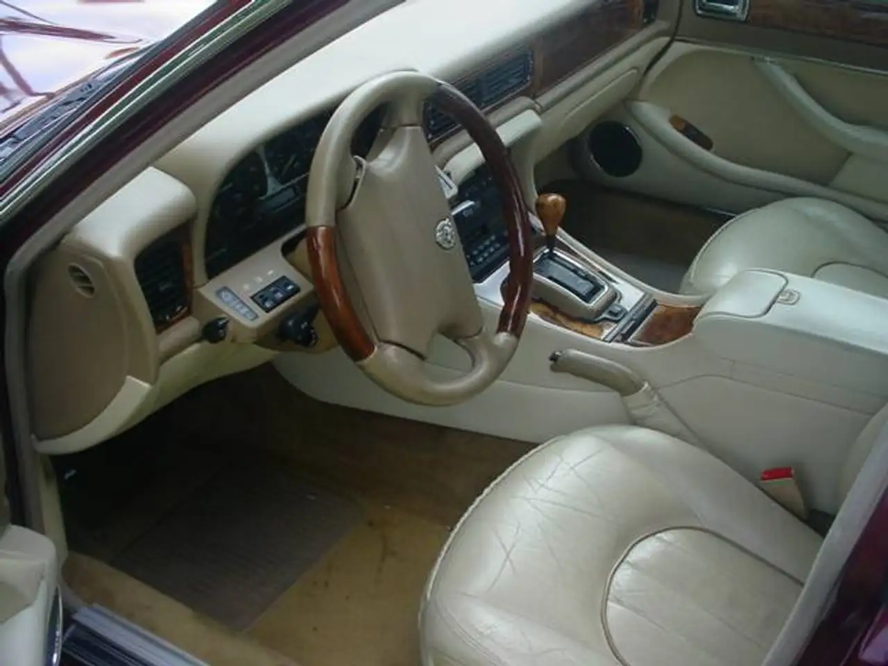 Jaguar XJ снимка Jaguar XJ