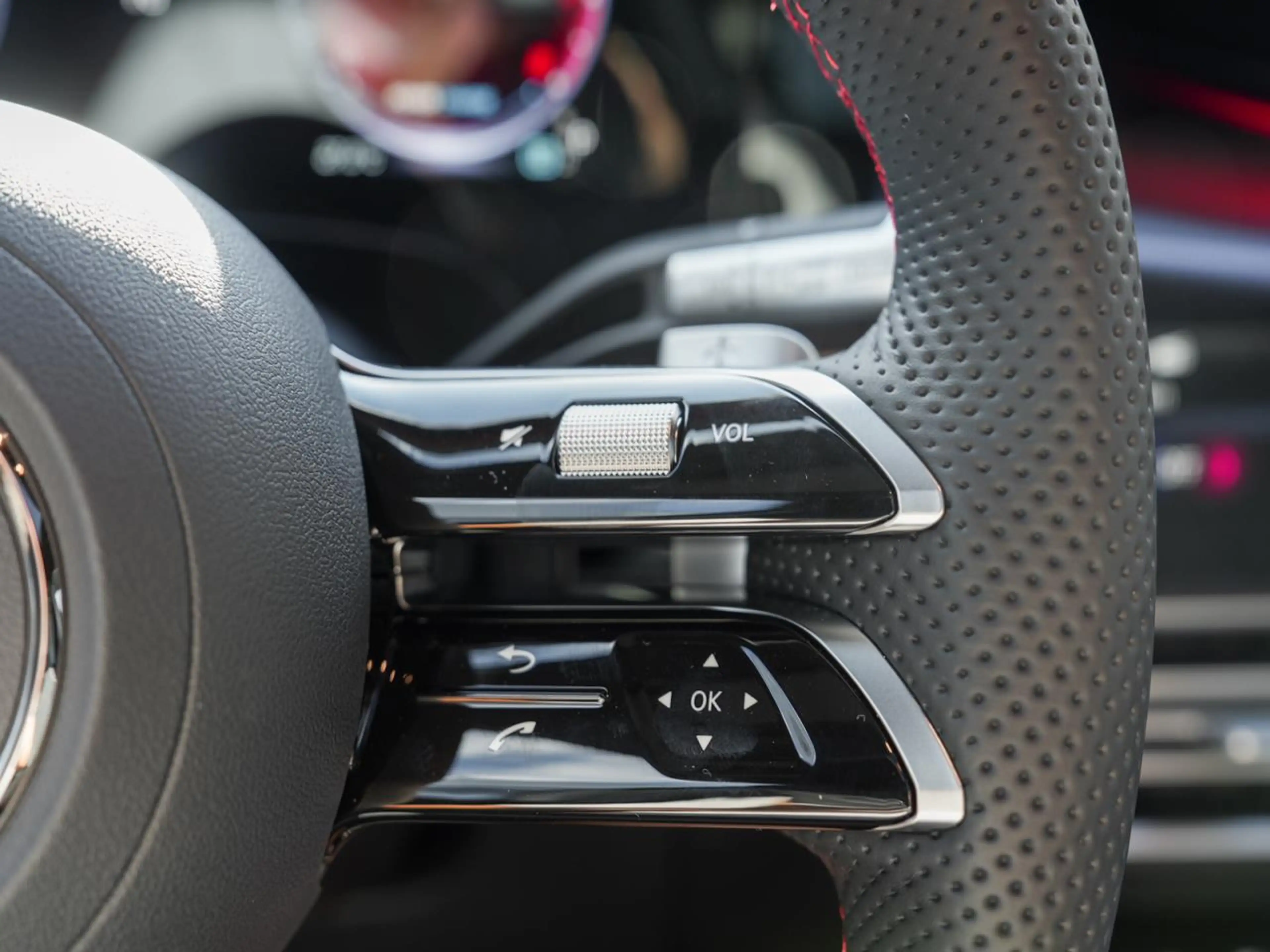 Mercedes-Benz GLB 200 AMG Distronic Panorama AHK Kamera Navi — photo 10