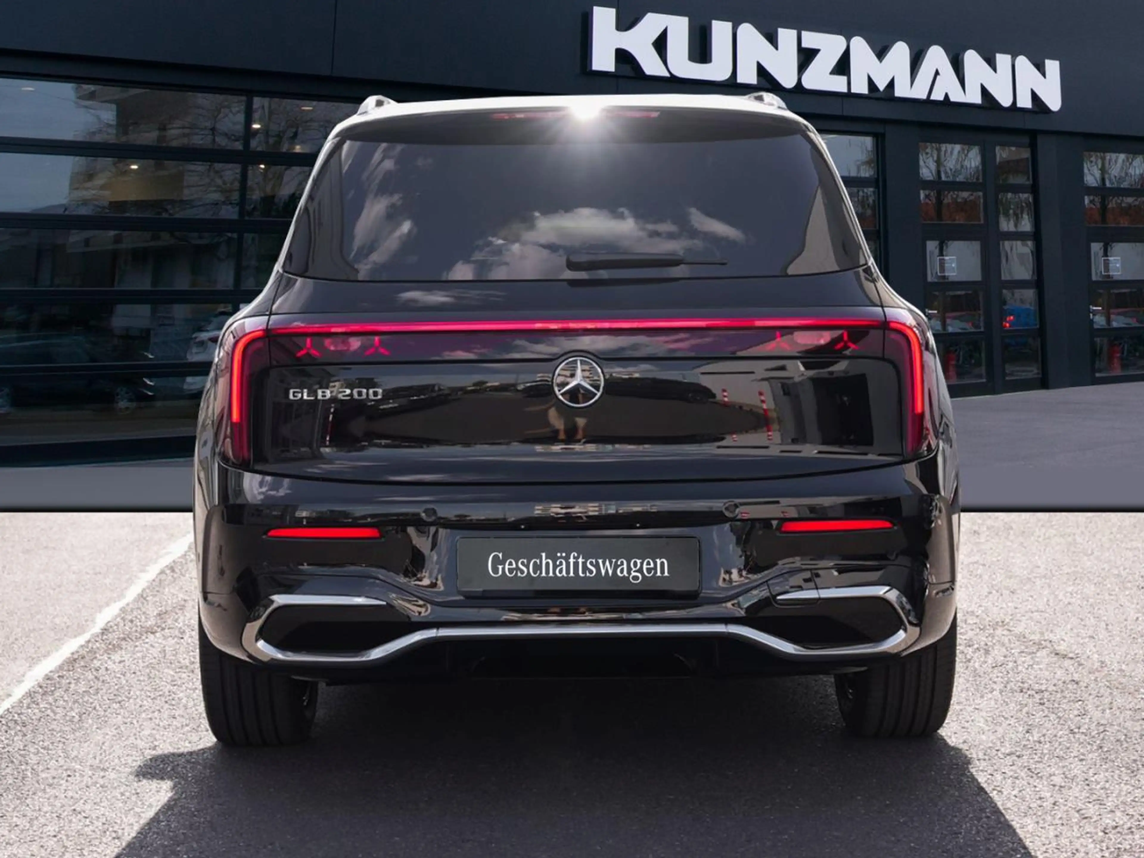 Mercedes-Benz GLB 200 AMG Distronic Panorama AHK Kamera Navi — photo 4