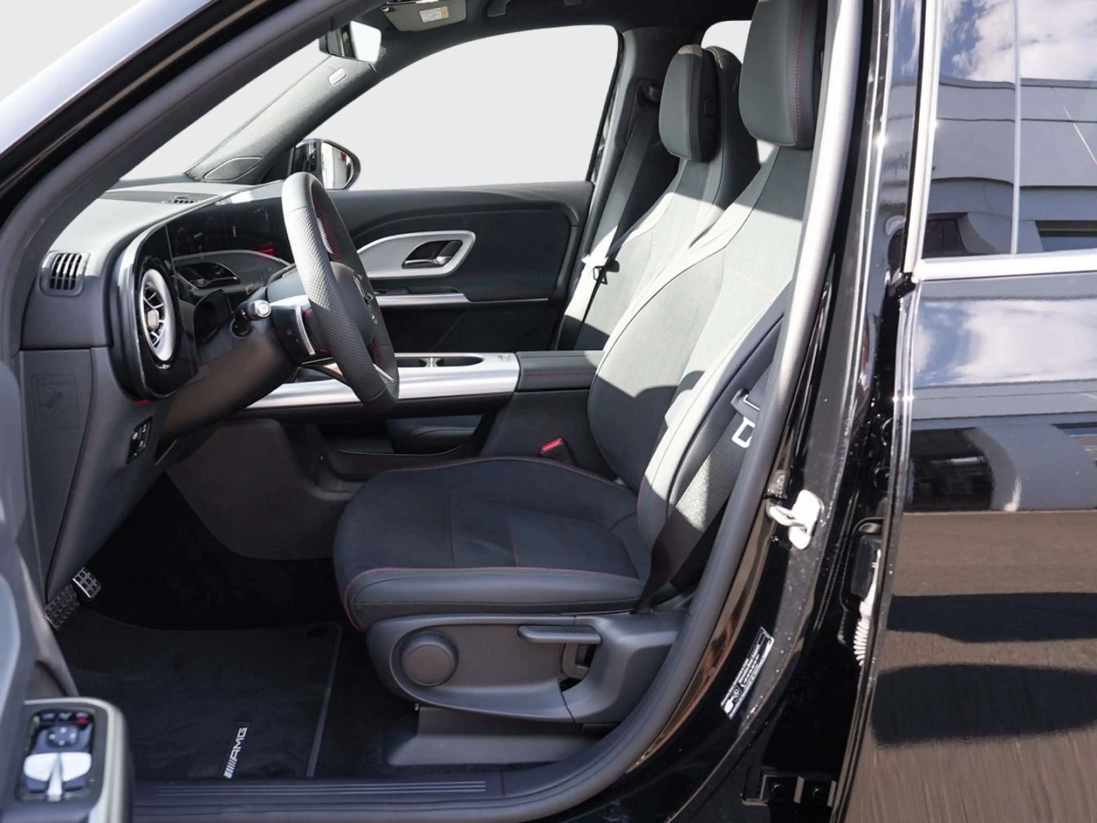 Mercedes-Benz GLB 200 AMG Distronic Panorama AHK Kamera Navi — photo 7