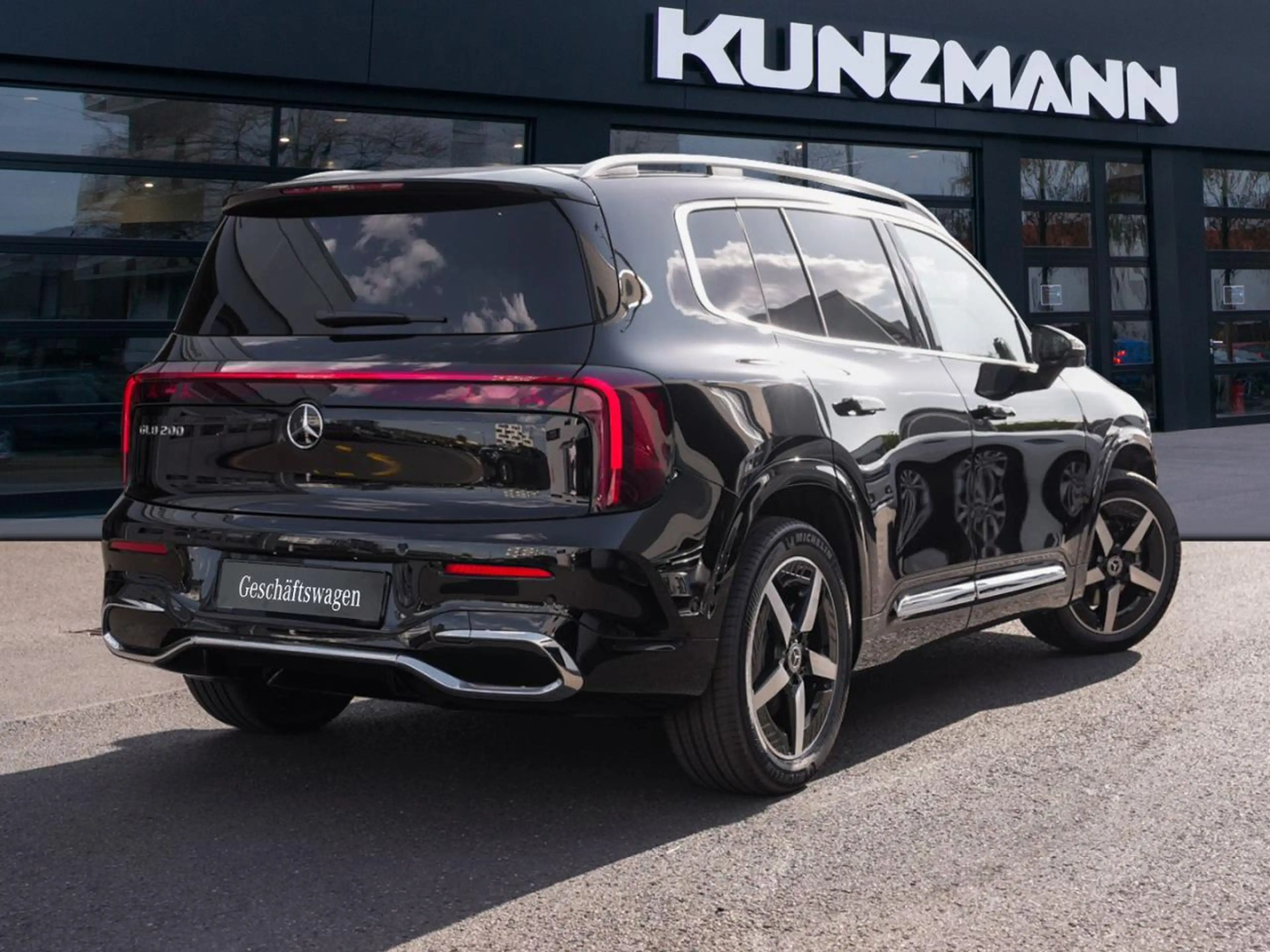 Mercedes-Benz GLB 200 AMG Distronic Panorama AHK Kamera Navi — photo 3