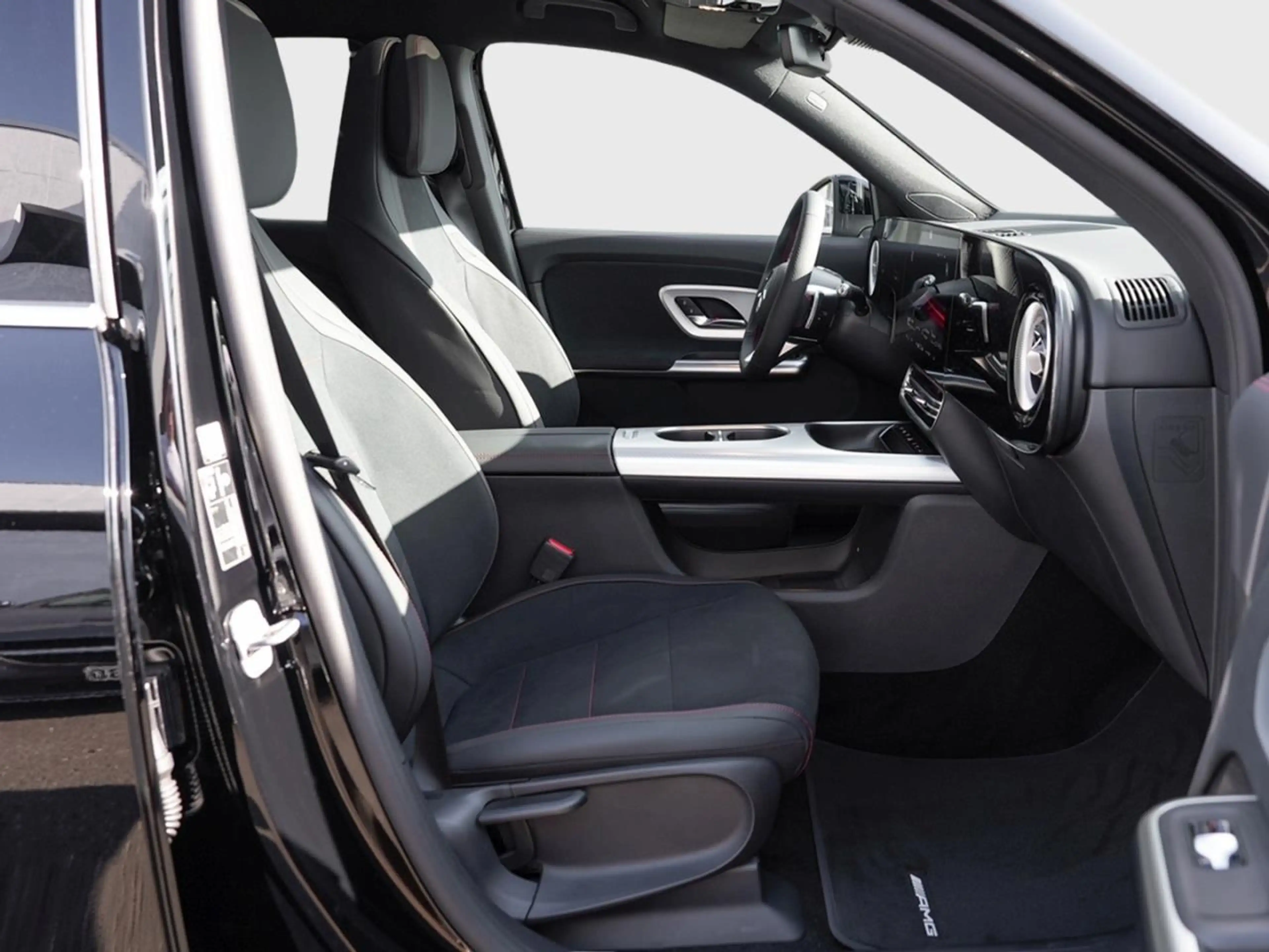 Mercedes-Benz GLB 200 AMG Distronic Panorama AHK Kamera Navi — photo 9