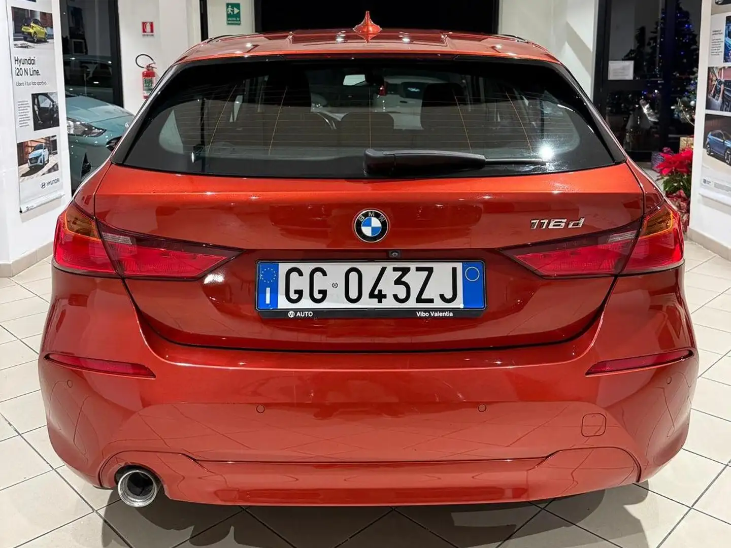 BMW 116 d Serie 1 F40 Business Advantage Orange - 2