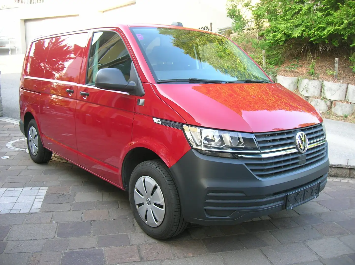 Volkswagen T6.1 Transporter Sitzheizung, Klima,Armlehnen,Tempomat. Parksensoen Rot - 1
