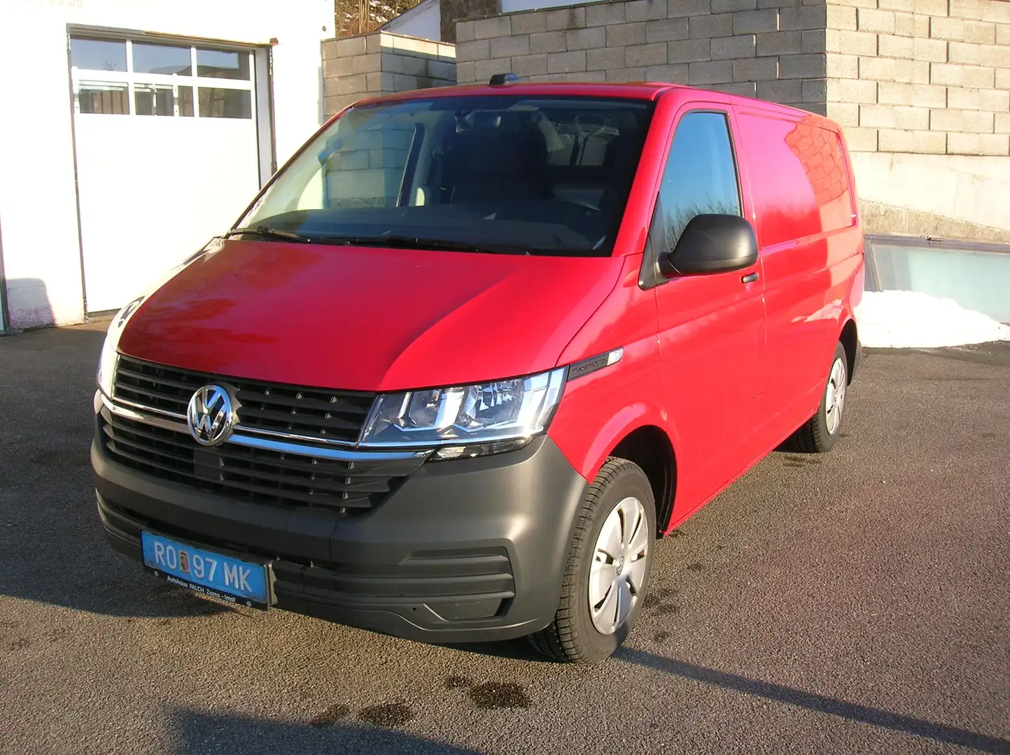 Volkswagen T6.1 Transporter Sitzheizung, Klima,Armlehnen,Tempomat. Parksensoen Rot - 2