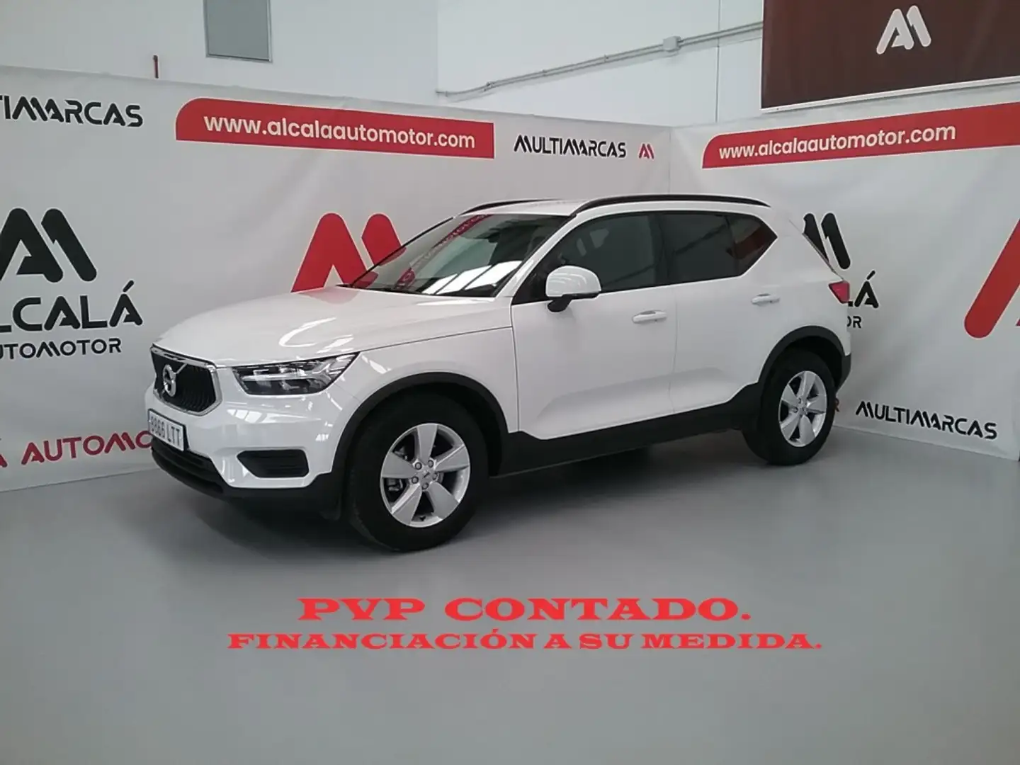 Volvo XC40 T2 Momentum Blanc - 1