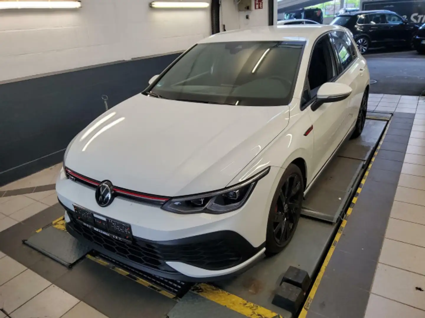 Volkswagen Golf GTI Clubsport 2.0 TSI DSG LED+ NAV Weiß - 2