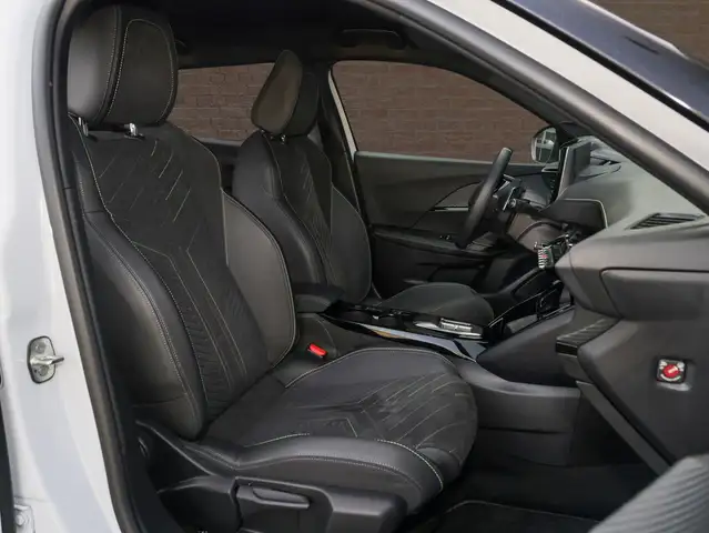 Peugeot 2008 view 11
