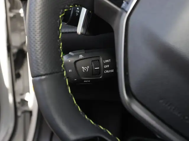 Peugeot 2008 view 8