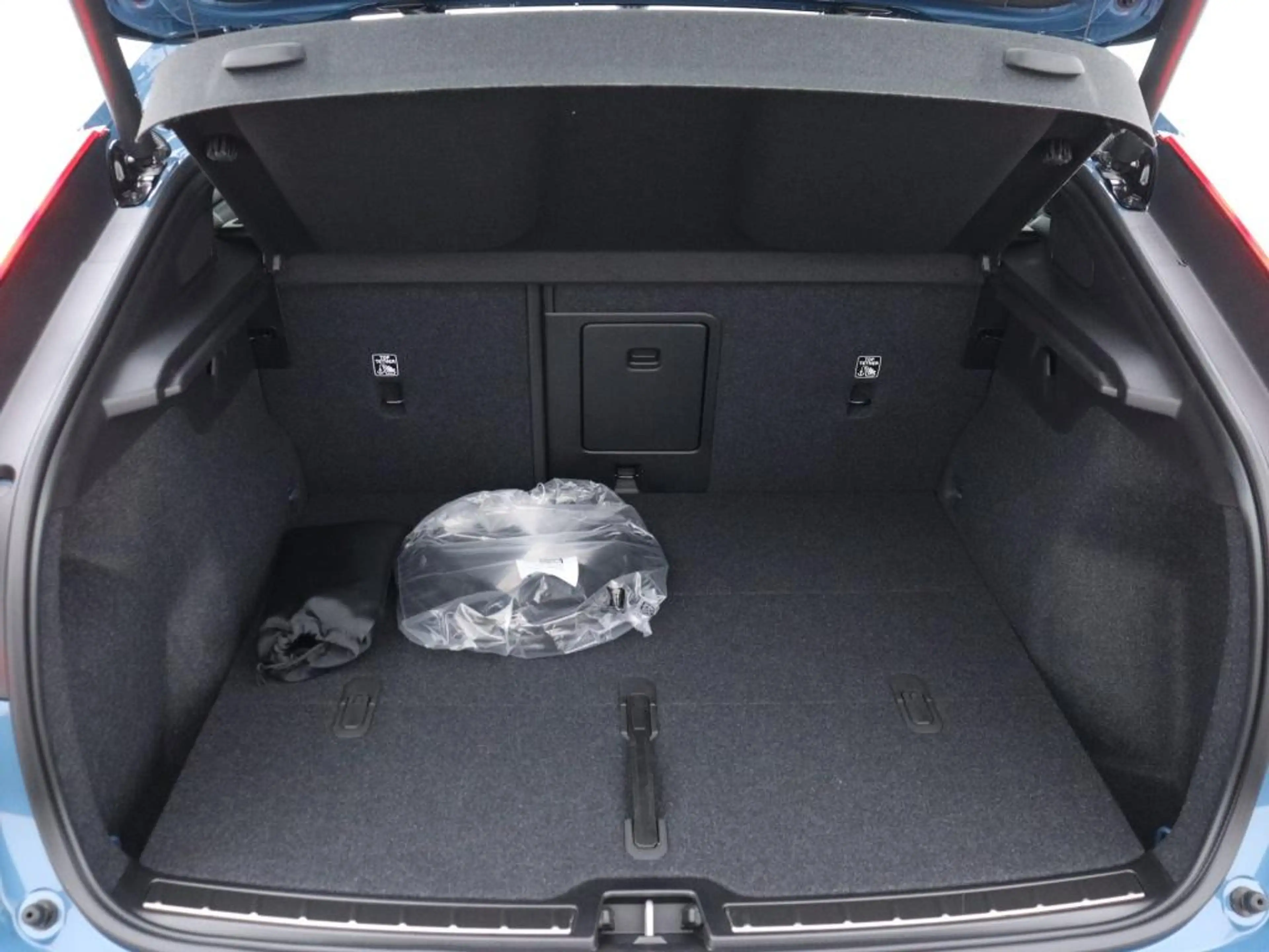 Volvo C40 Extended Plus 82 kWh Adaptive cruise | Trekhaak | — photo 14
