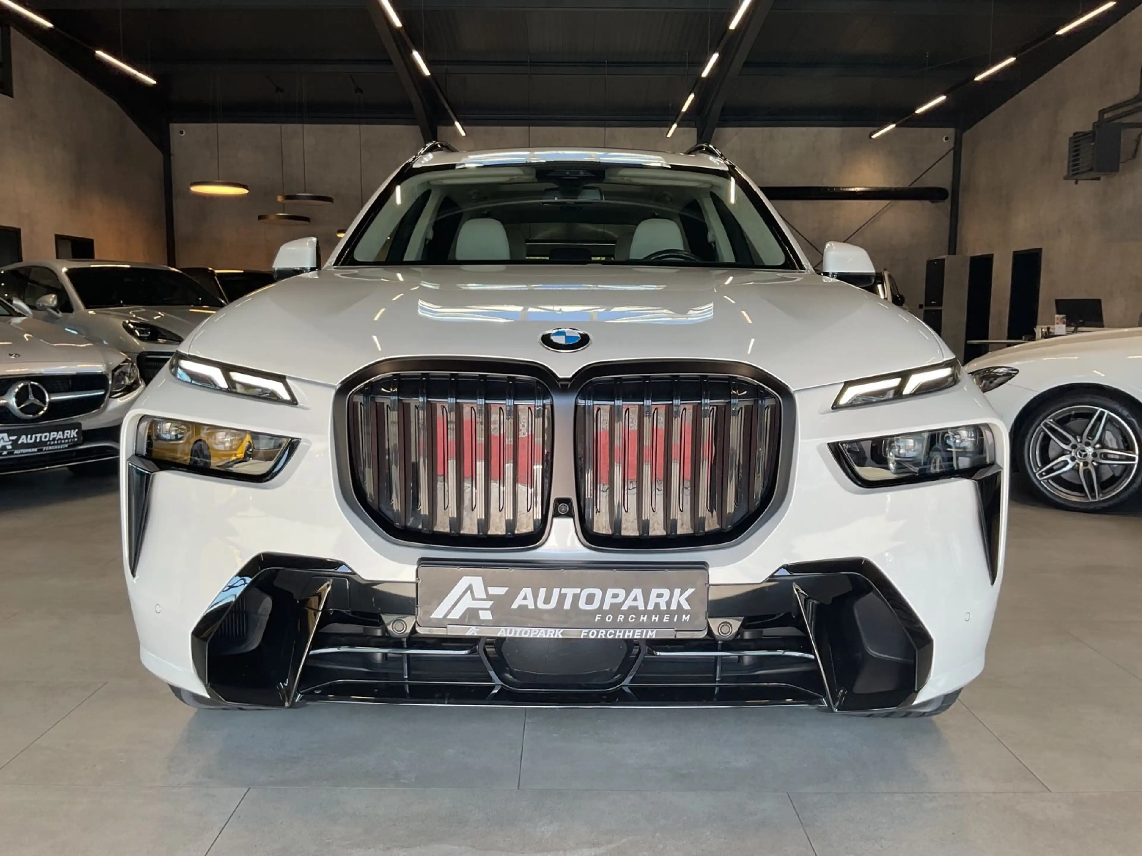 BMW X7 40d xDr. M Sport Pro B&W Pano Standh 360° 23" — photo 2