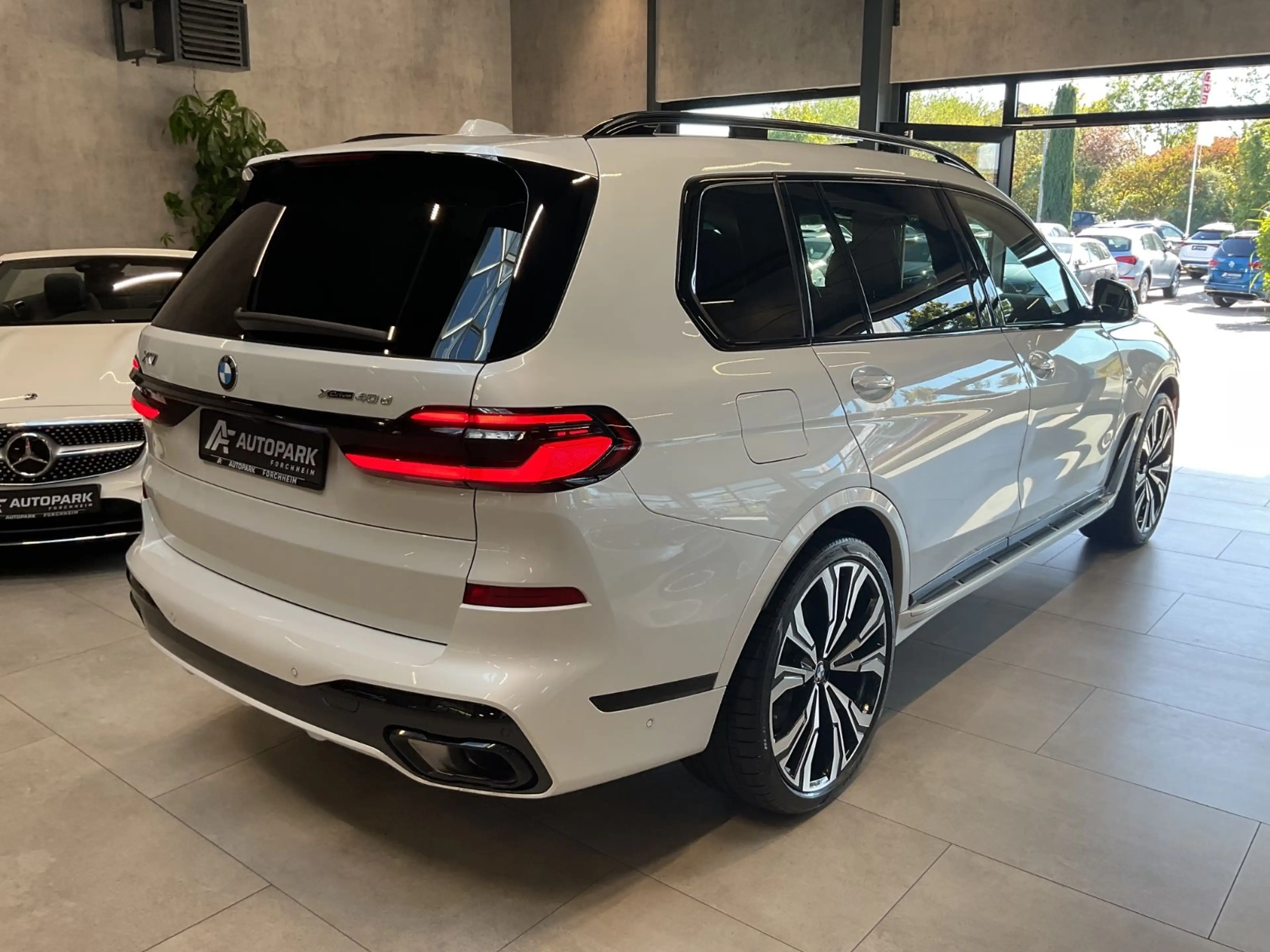 BMW X7 40d xDr. M Sport Pro B&W Pano Standh 360° 23" — photo 4