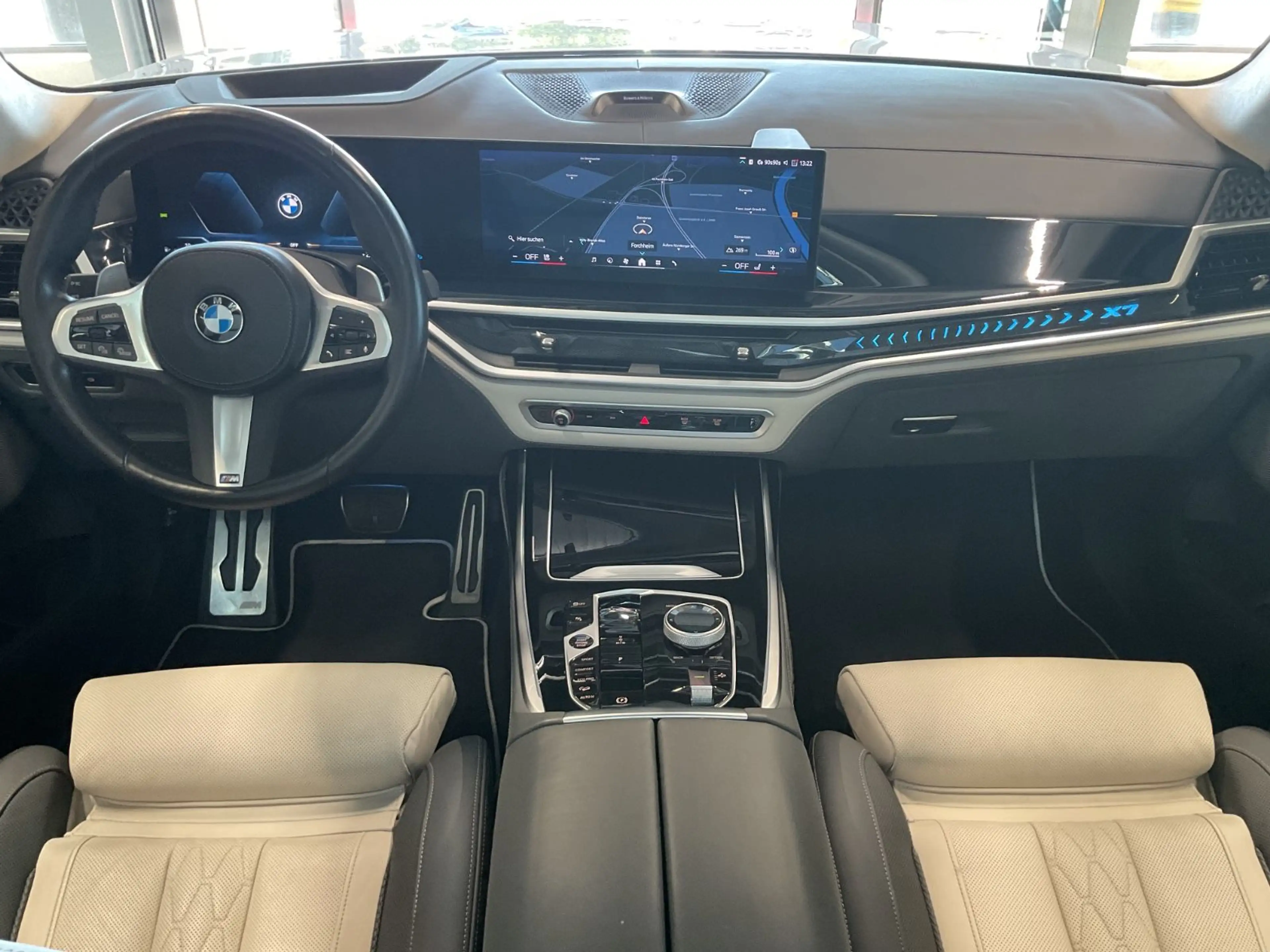 BMW X7 40d xDr. M Sport Pro B&W Pano Standh 360° 23" — photo 12