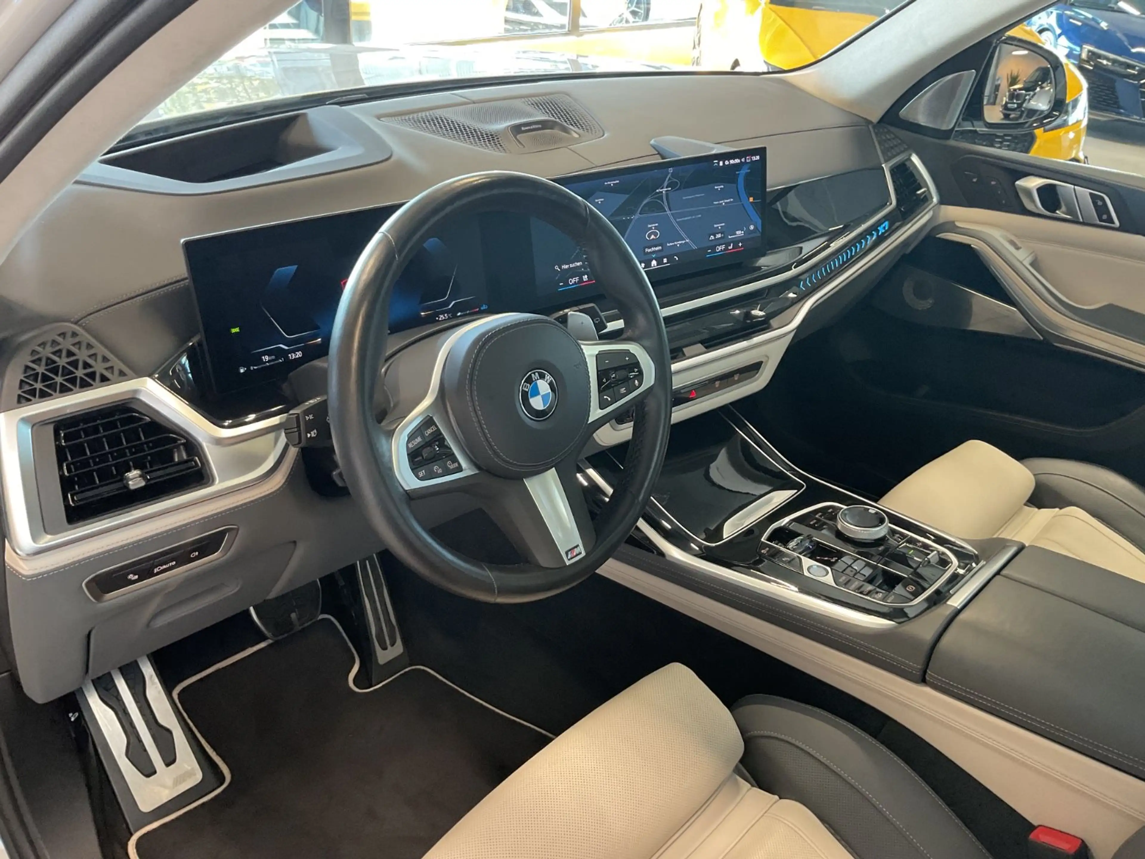 BMW X7 40d xDr. M Sport Pro B&W Pano Standh 360° 23" — photo 8