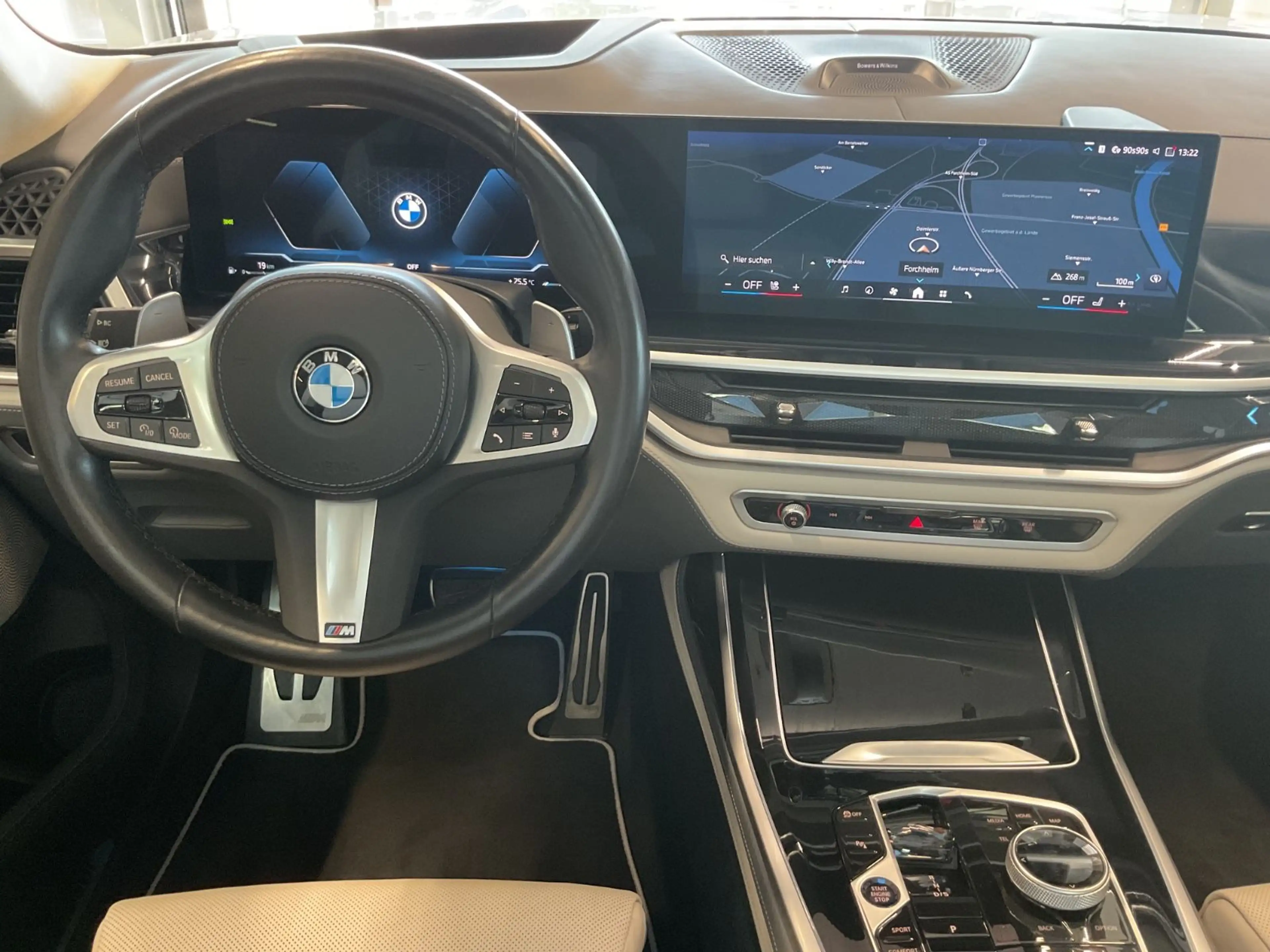 BMW X7 40d xDr. M Sport Pro B&W Pano Standh 360° 23" — photo 11
