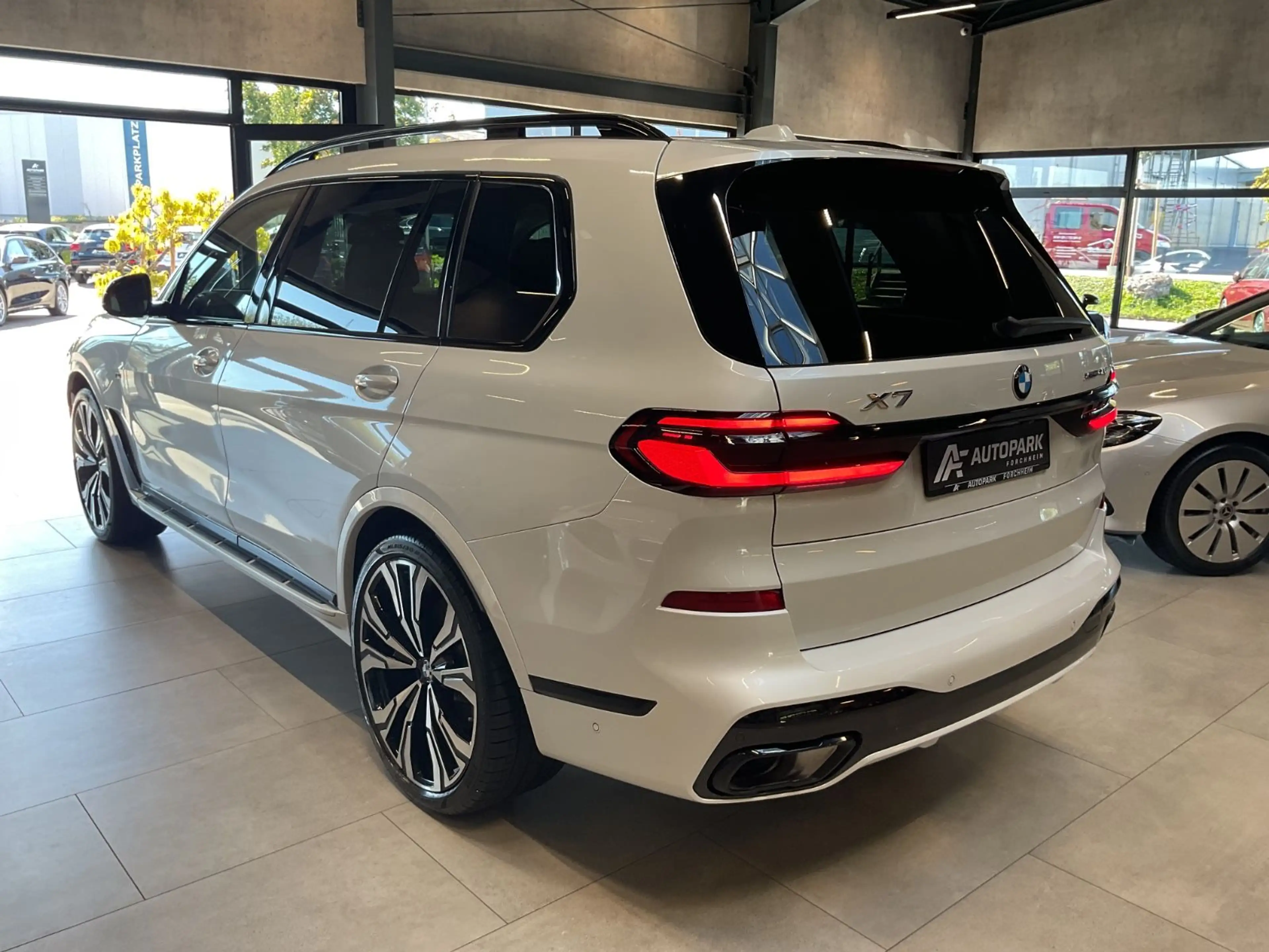 BMW X7 40d xDr. M Sport Pro B&W Pano Standh 360° 23" — photo 6