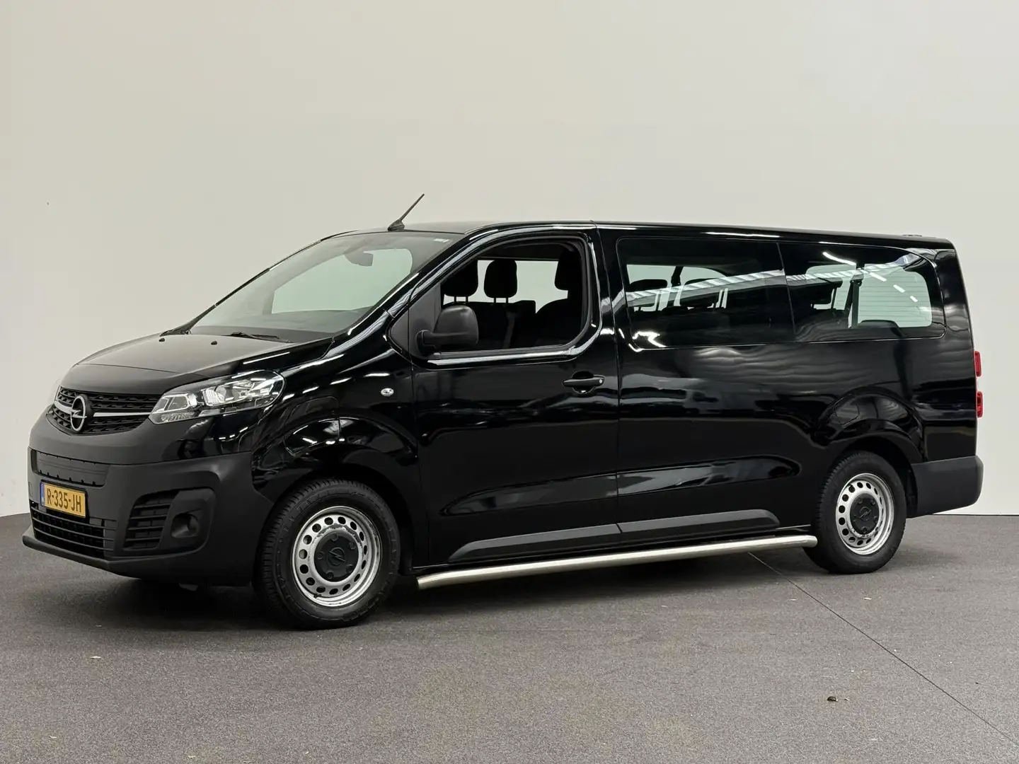 Opel Vivaro-e Combi L3H1 75 kWh Opel Vivaro-e Combi 75-kWh L3H1 Zwart - 1