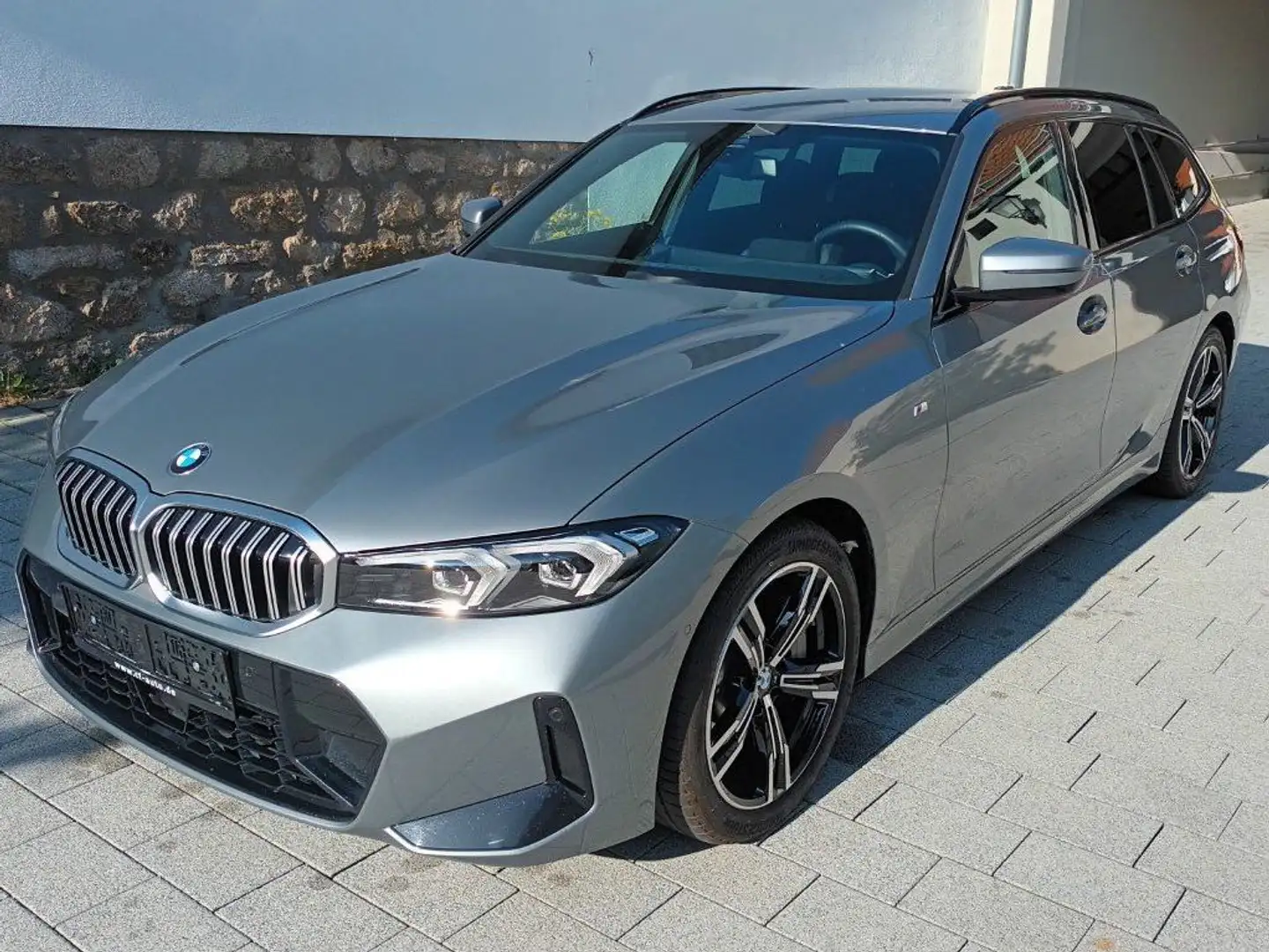 BMW 330 330 i xDrive Touring M Sport Widescr Ambi HiFi Gris - 1