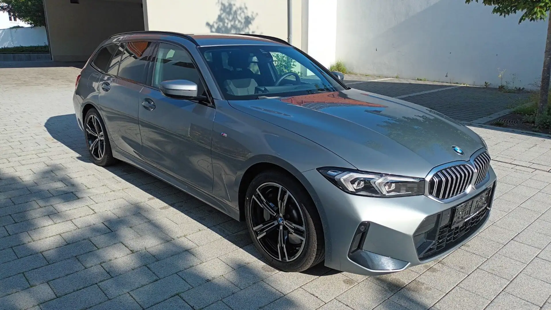 BMW 330 330 i xDrive Touring M Sport Widescr Ambi HiFi Gris - 2