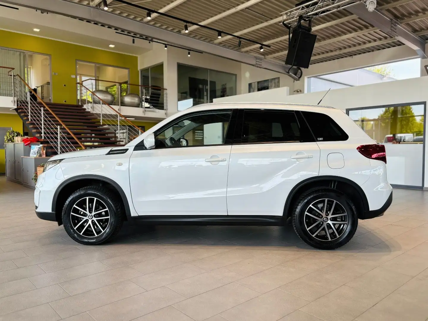Suzuki Vitara 1.4 *Mild-Hybrid*Comfort*4x4*ACC*SHZ*RBS*LED* Weiß - 2