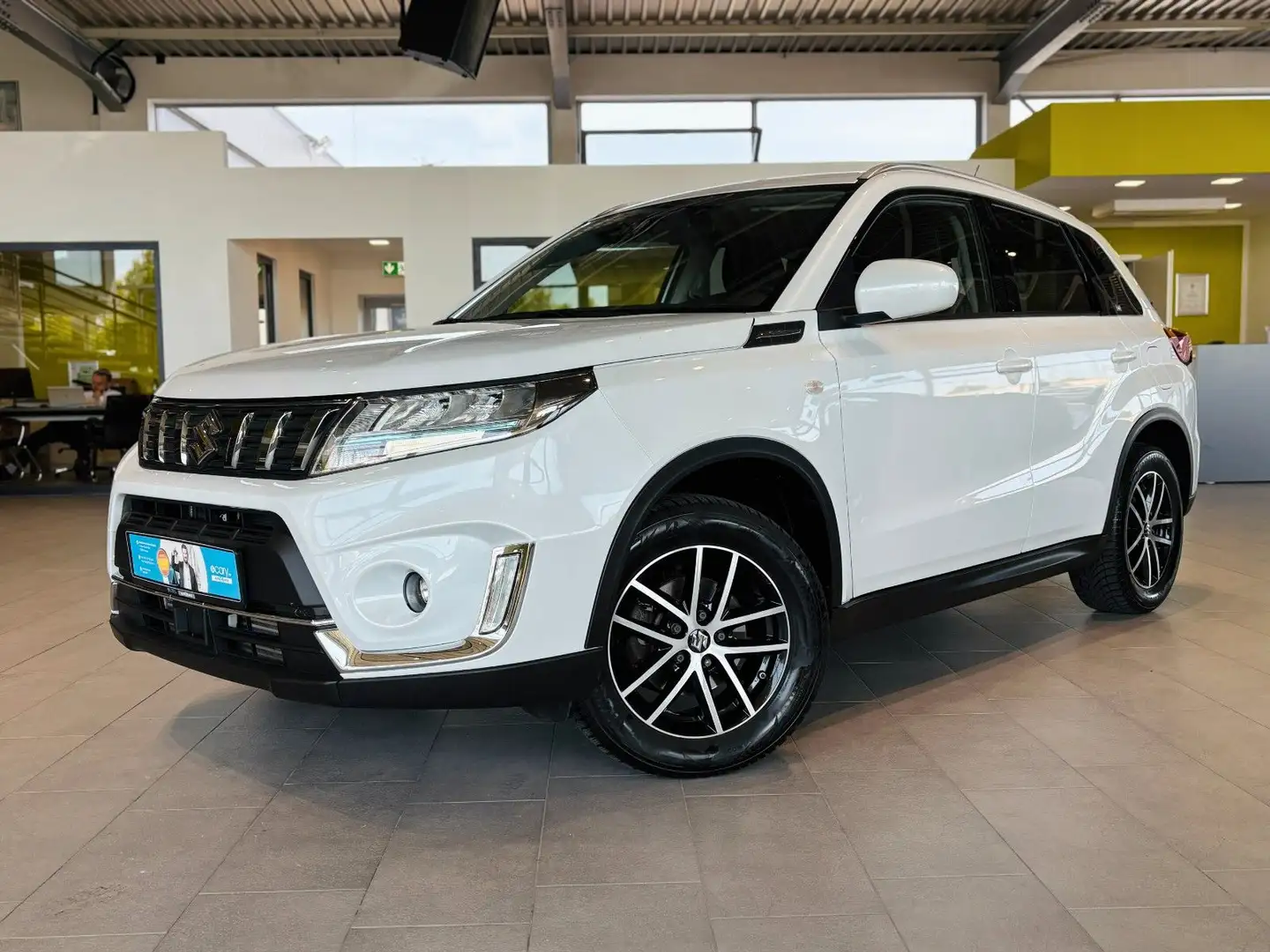 Suzuki Vitara 1.4 *Mild-Hybrid*Comfort*4x4*ACC*SHZ*RBS*LED* Weiß - 1
