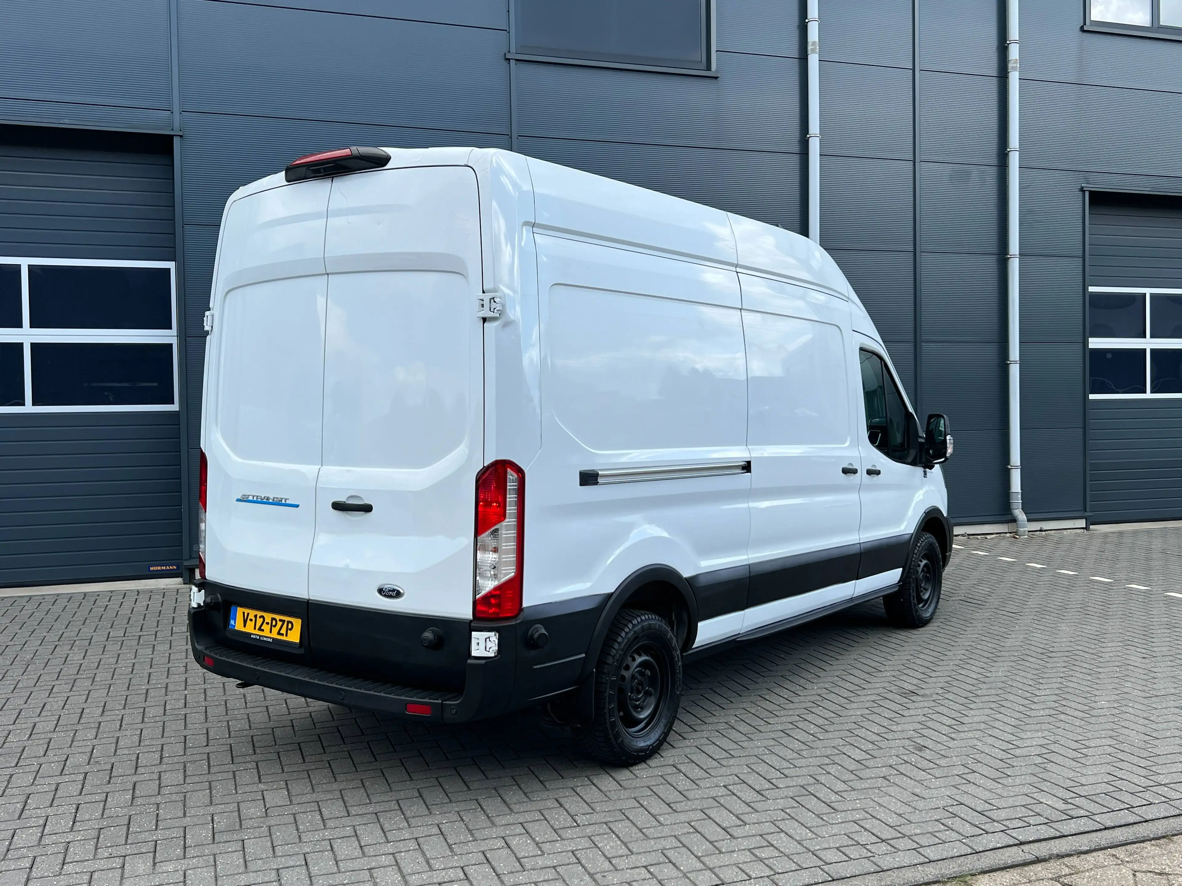 Ford E-Transit 350 L3H3 Trend 68kWh — photo 8
