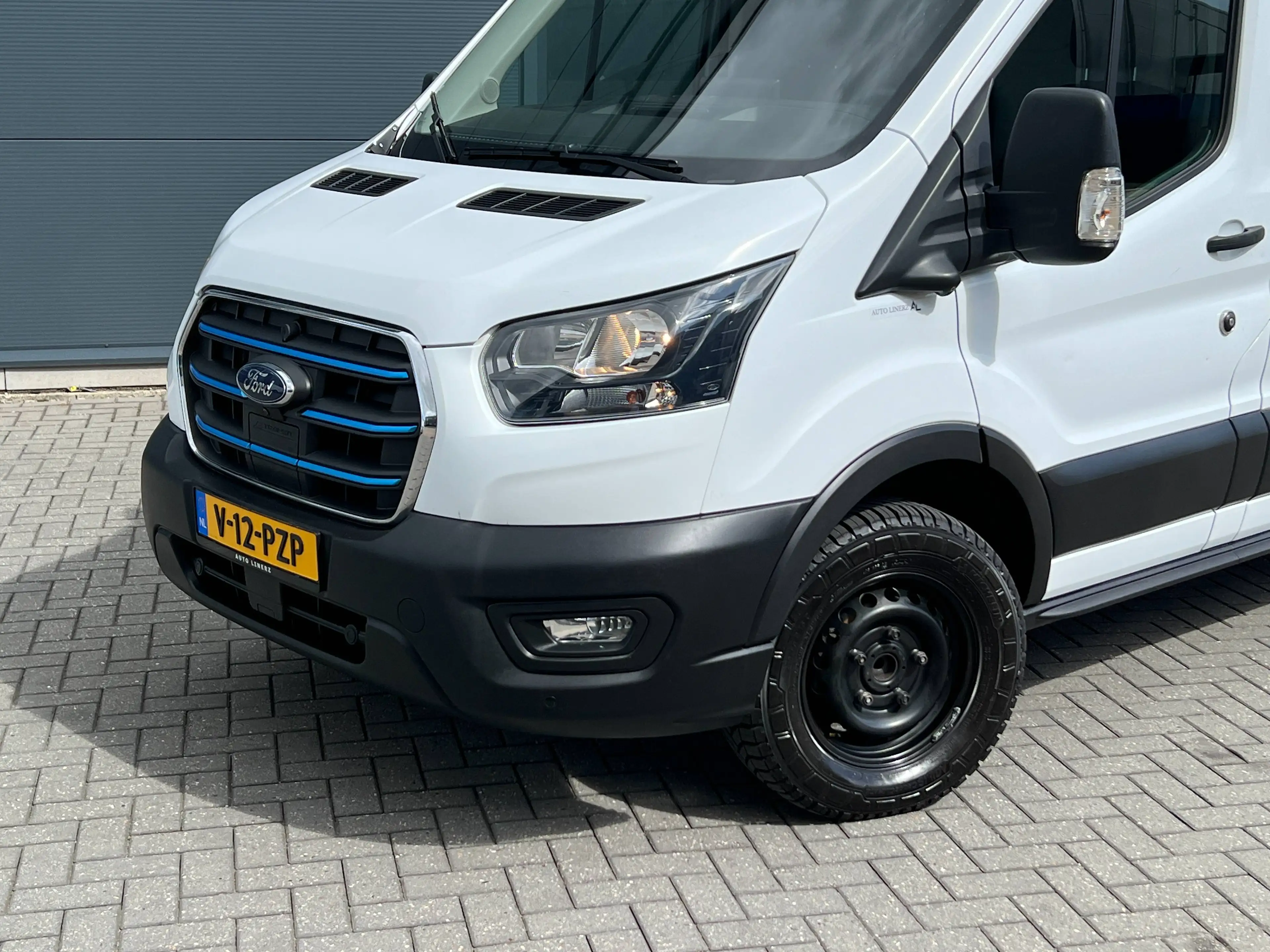Ford E-Transit 350 L3H3 Trend 68kWh — photo 4
