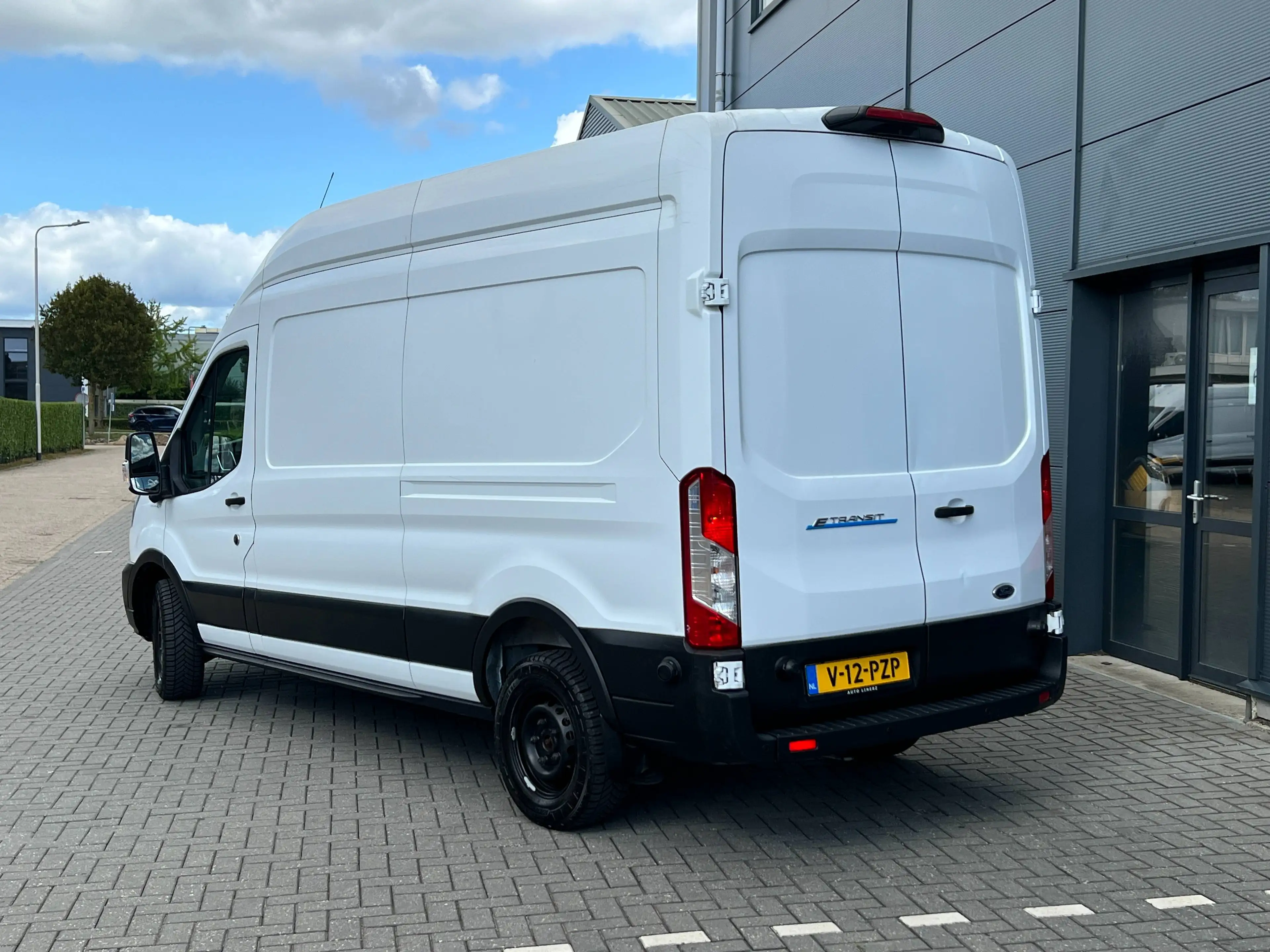 Ford E-Transit 350 L3H3 Trend 68kWh — photo 7