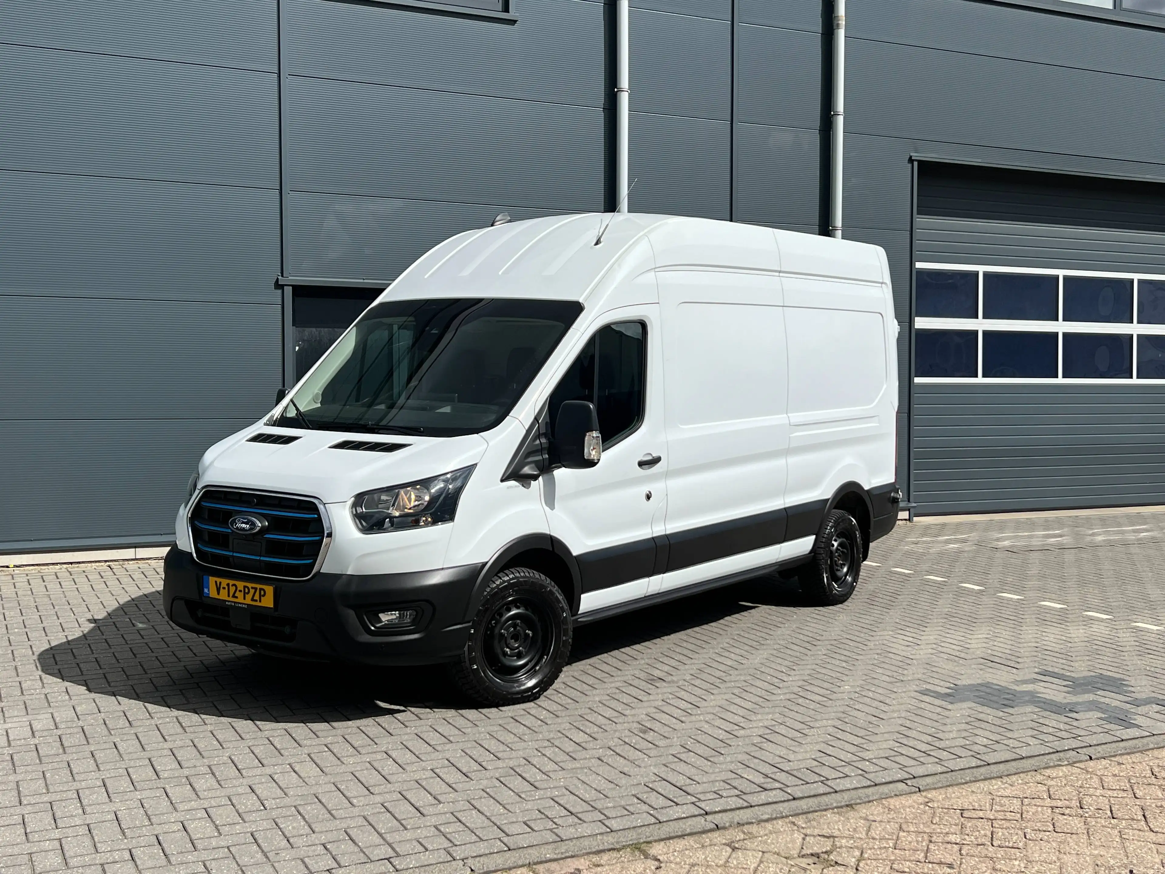 Ford E-Transit 350 L3H3 Trend 68kWh — photo 2