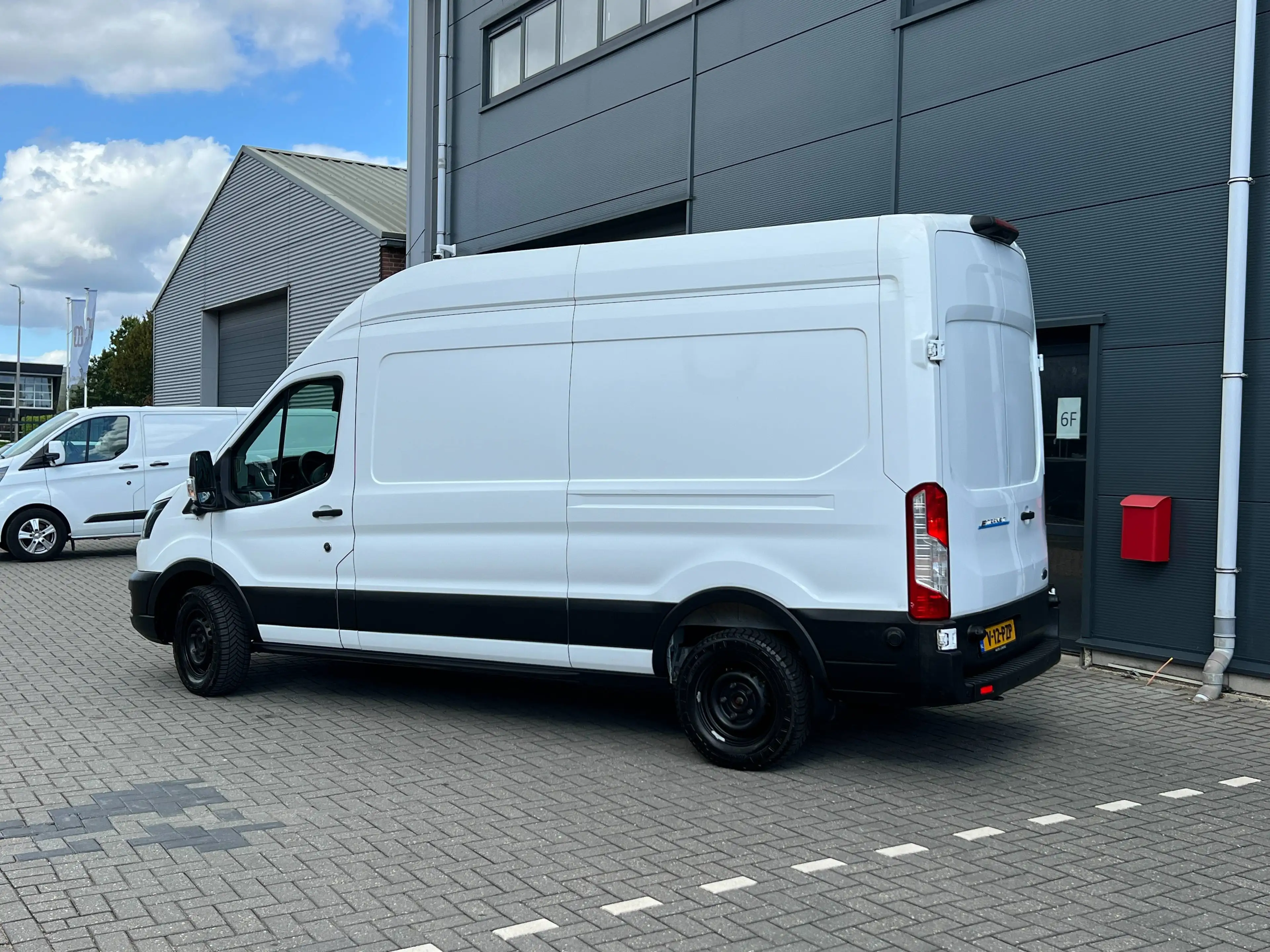 Ford E-Transit 350 L3H3 Trend 68kWh — photo 6