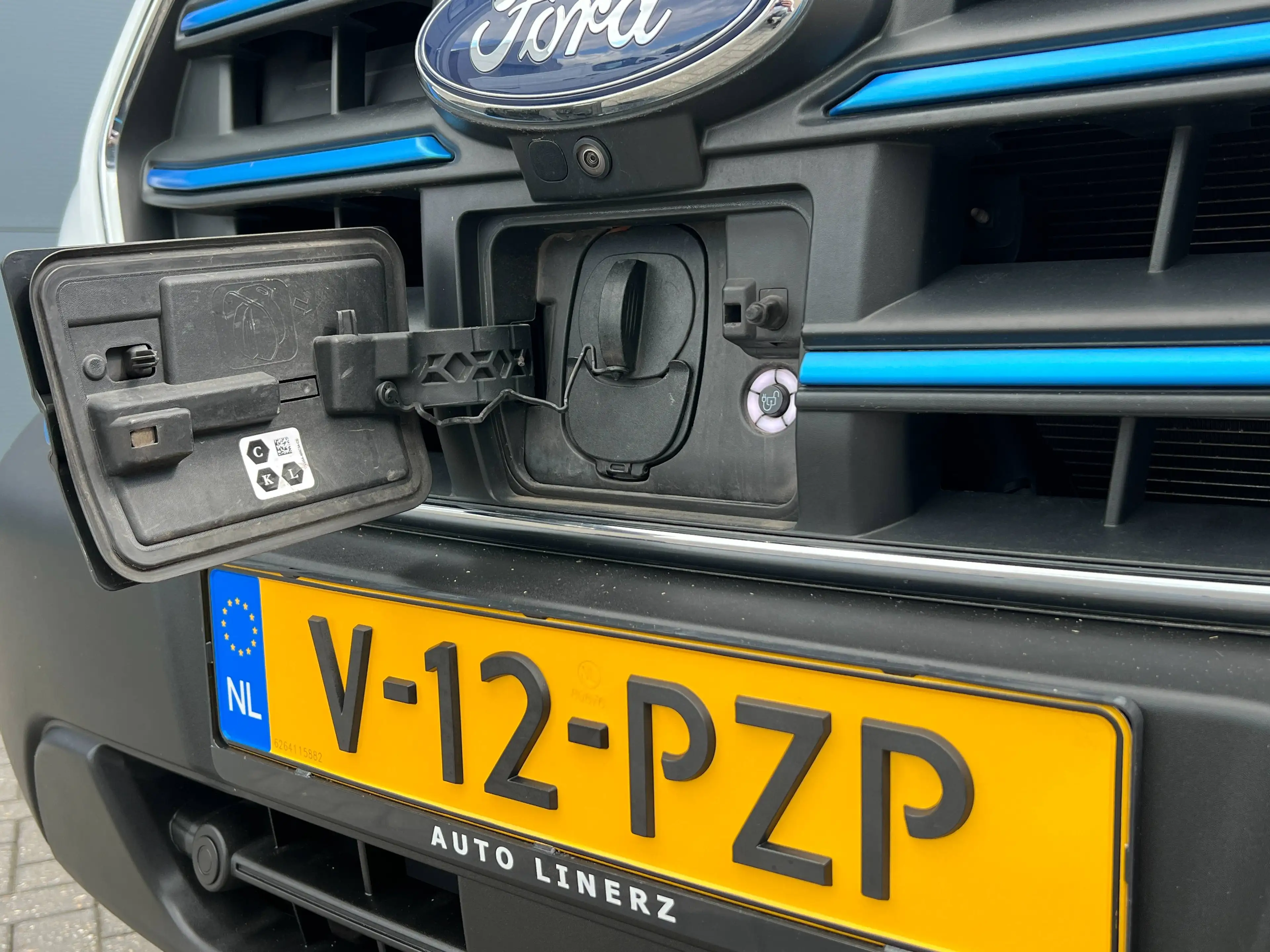Ford E-Transit 350 L3H3 Trend 68kWh — photo 5