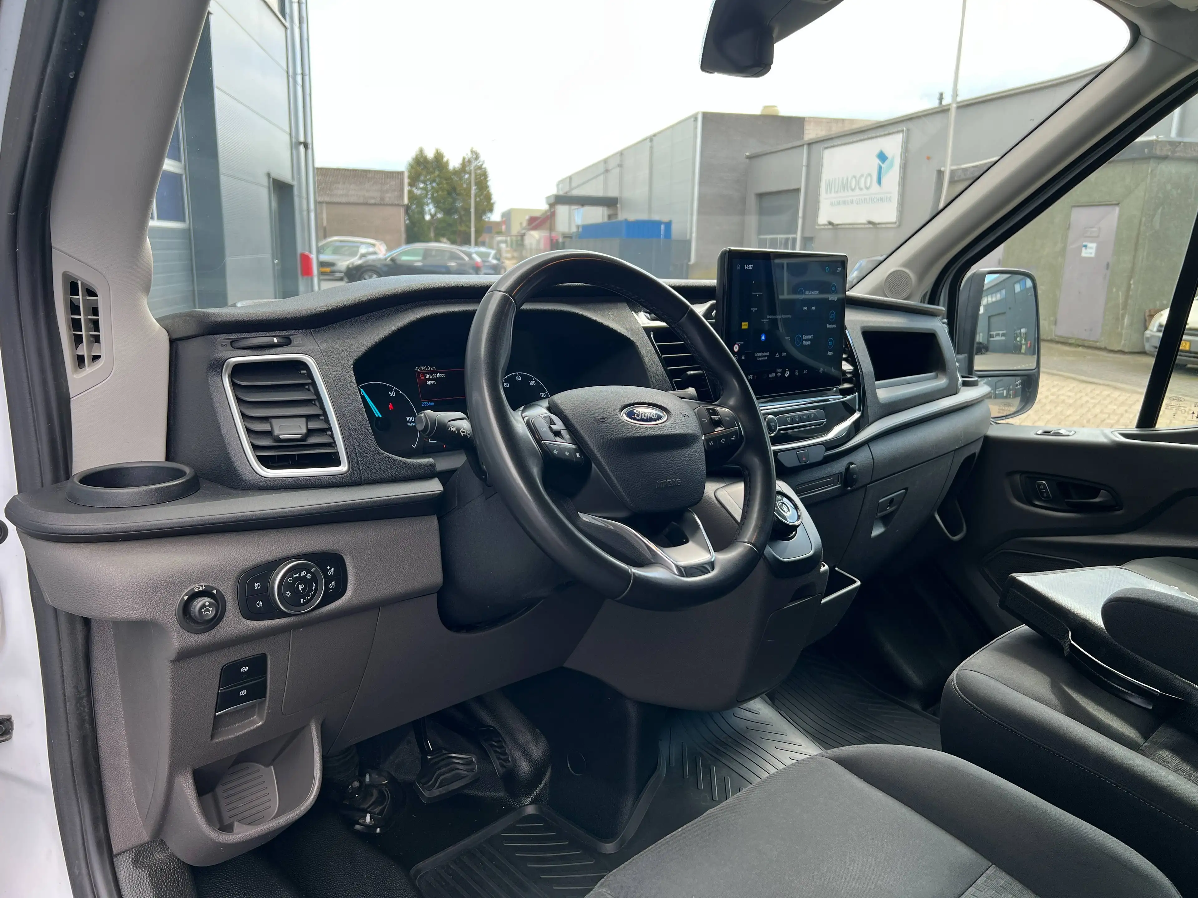 Ford E-Transit 350 L3H3 Trend 68kWh — photo 14