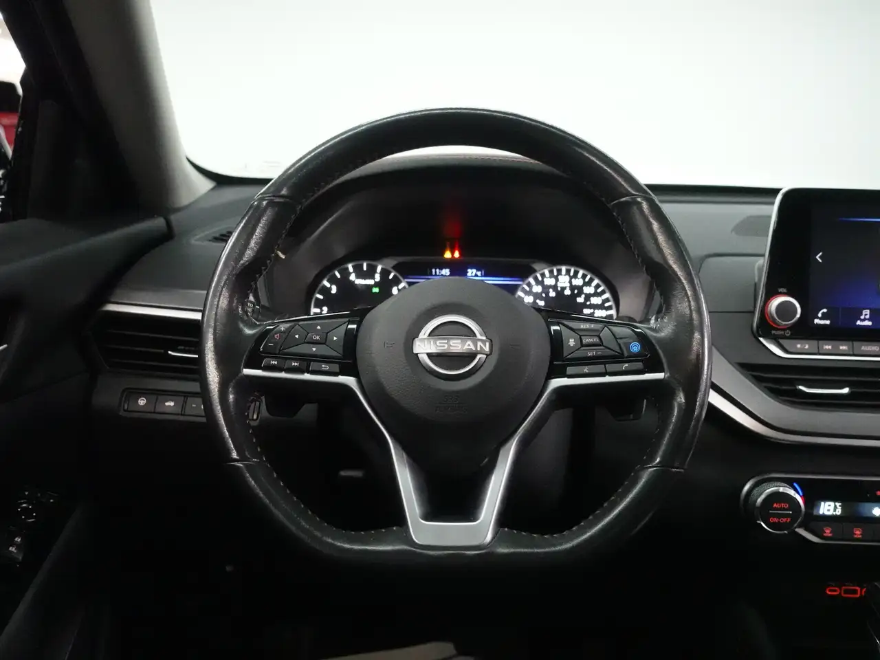 Nissan Altima снимка Nissan Altima
