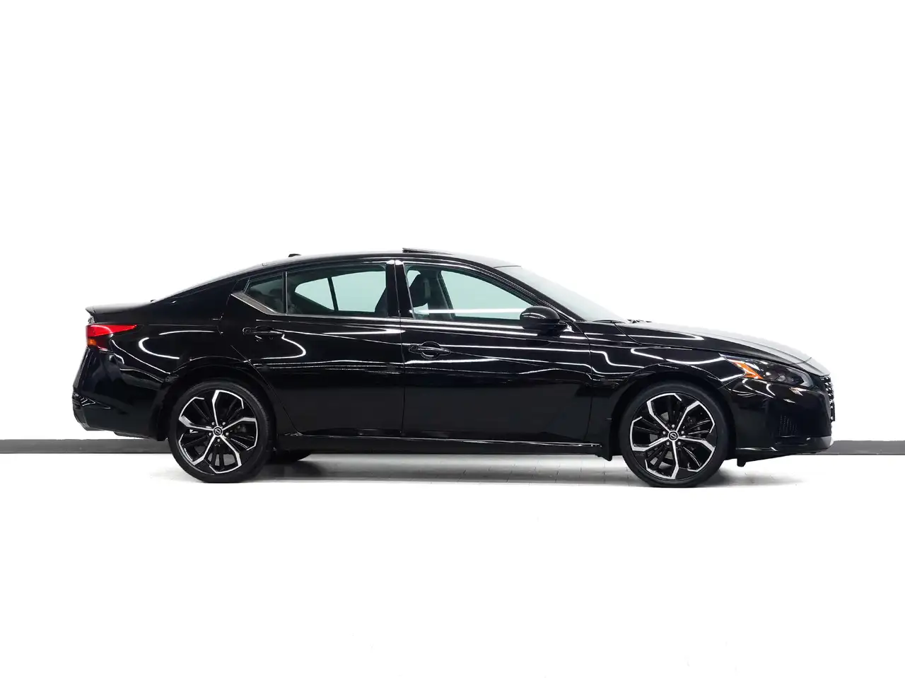Nissan Altima снимка Nissan Altima