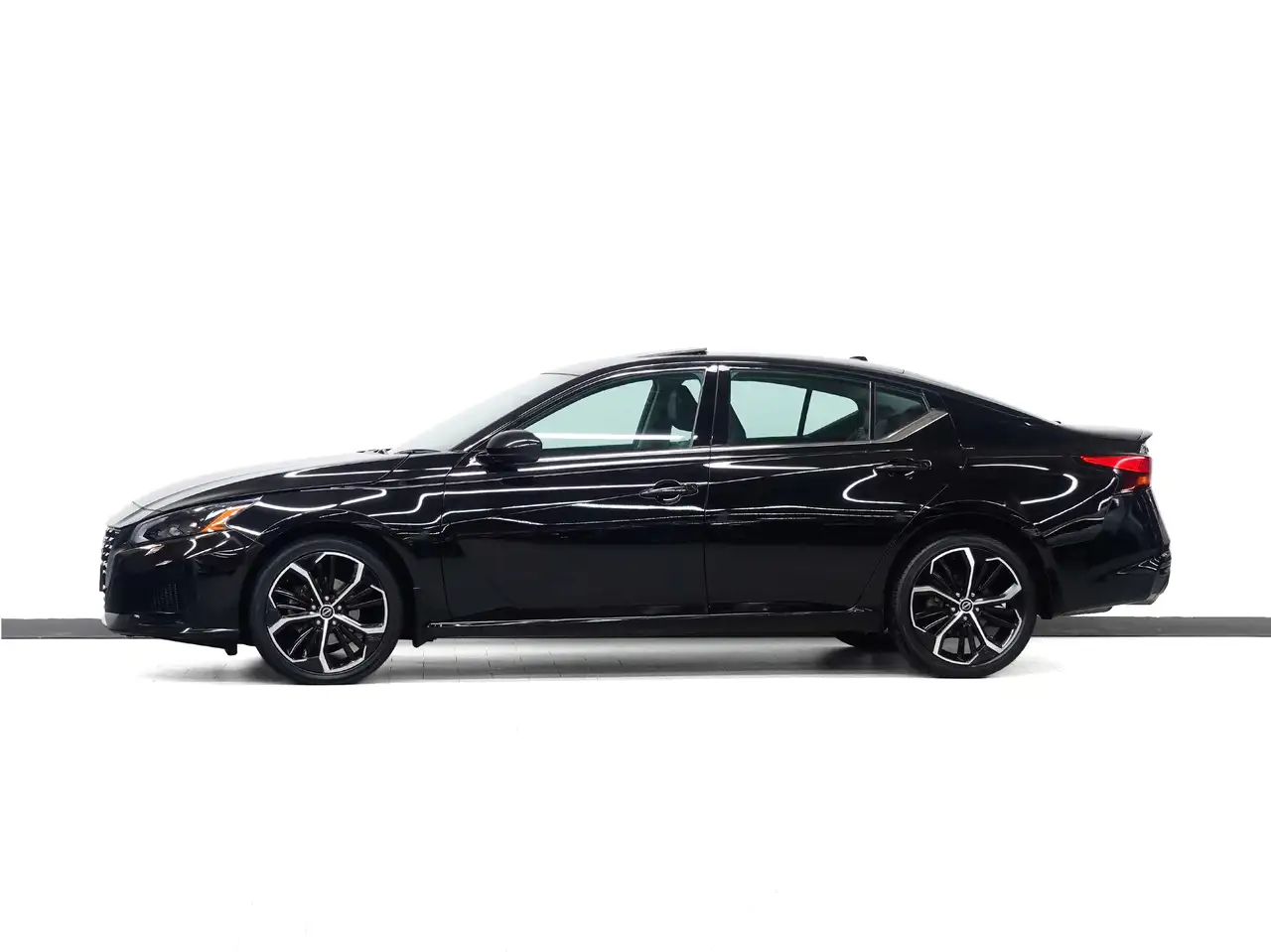 Nissan Altima снимка Nissan Altima