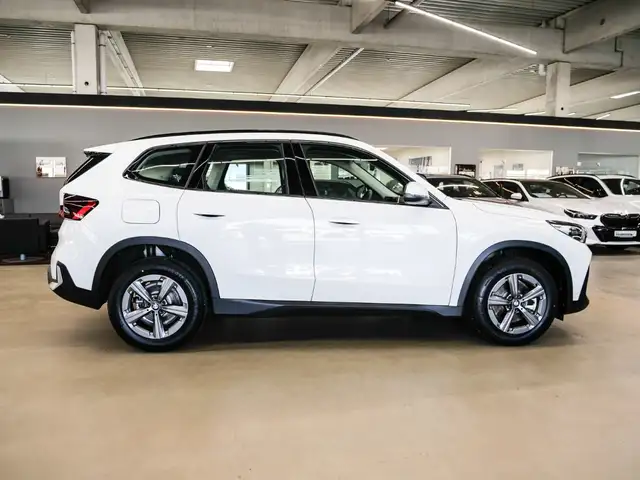 BMW X1 view 4