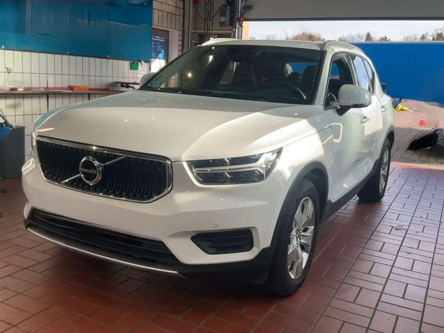 Volvo XC40 XC40 Momentum AWD CAM/LEDER/NAVI/SHZ/ Blanc - 1