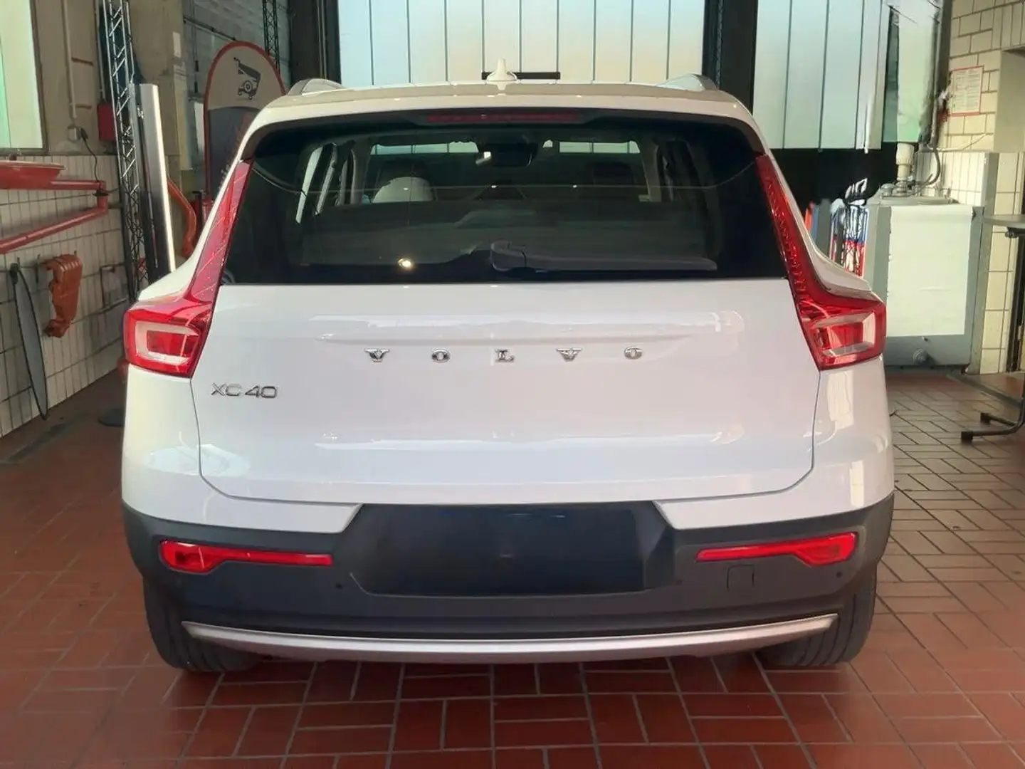 Volvo XC40 XC40 Momentum AWD CAM/LEDER/NAVI/SHZ/ Blanc - 2