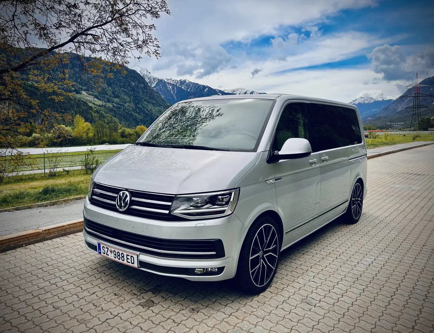 Volkswagen T6 Multivan Highline 2.0 TDI 4Motion Grau - 1